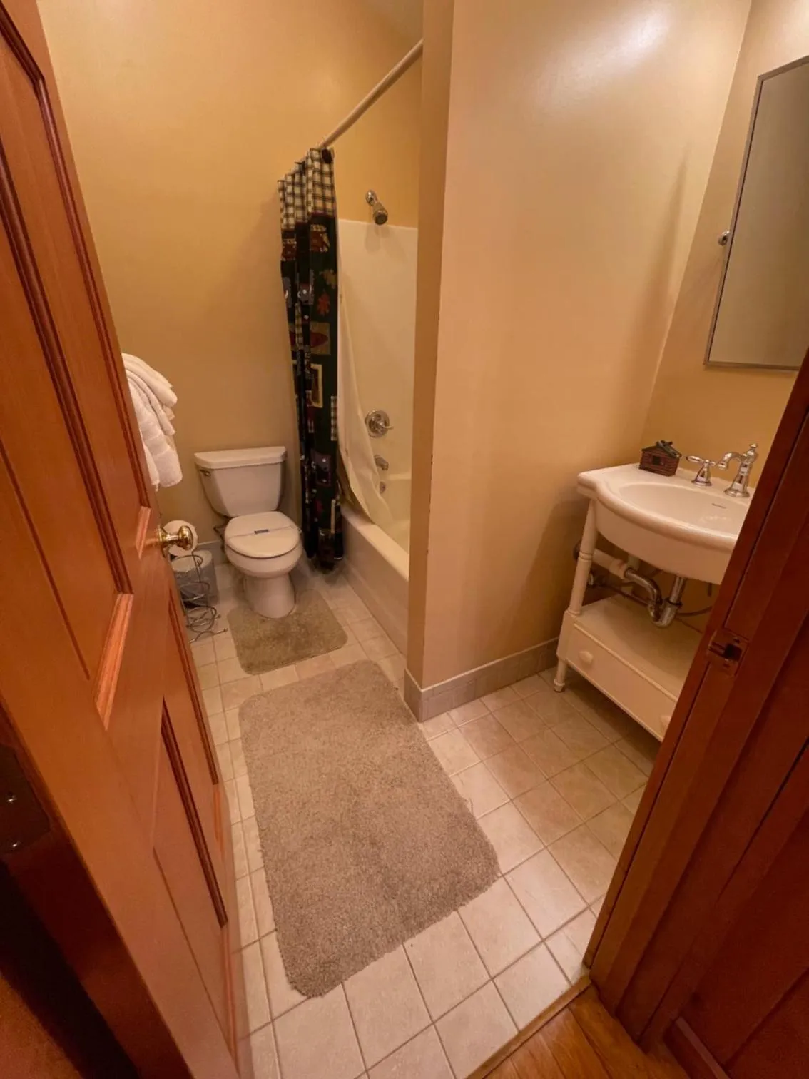 Shower in Mountain Aire Cottages, Inn, & Glamping