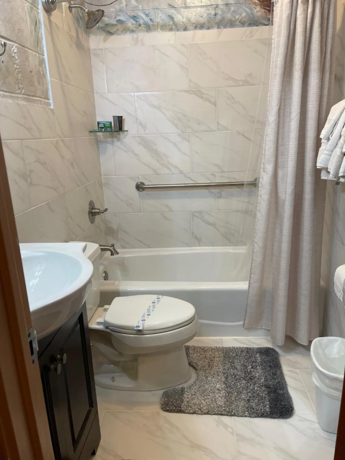 Bathroom in Mountain Aire Cottages, Inn, & Glamping