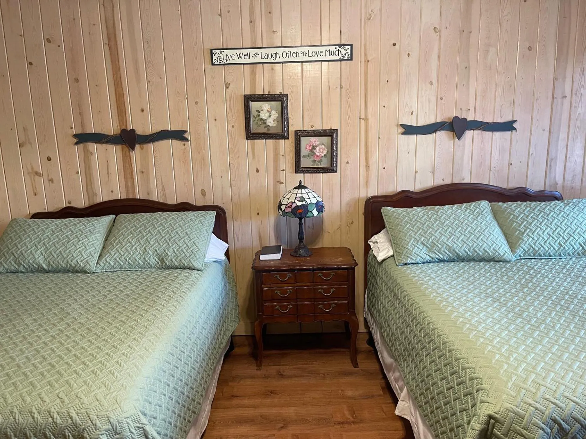 Bed in Mountain Aire Cottages, Inn, & Glamping