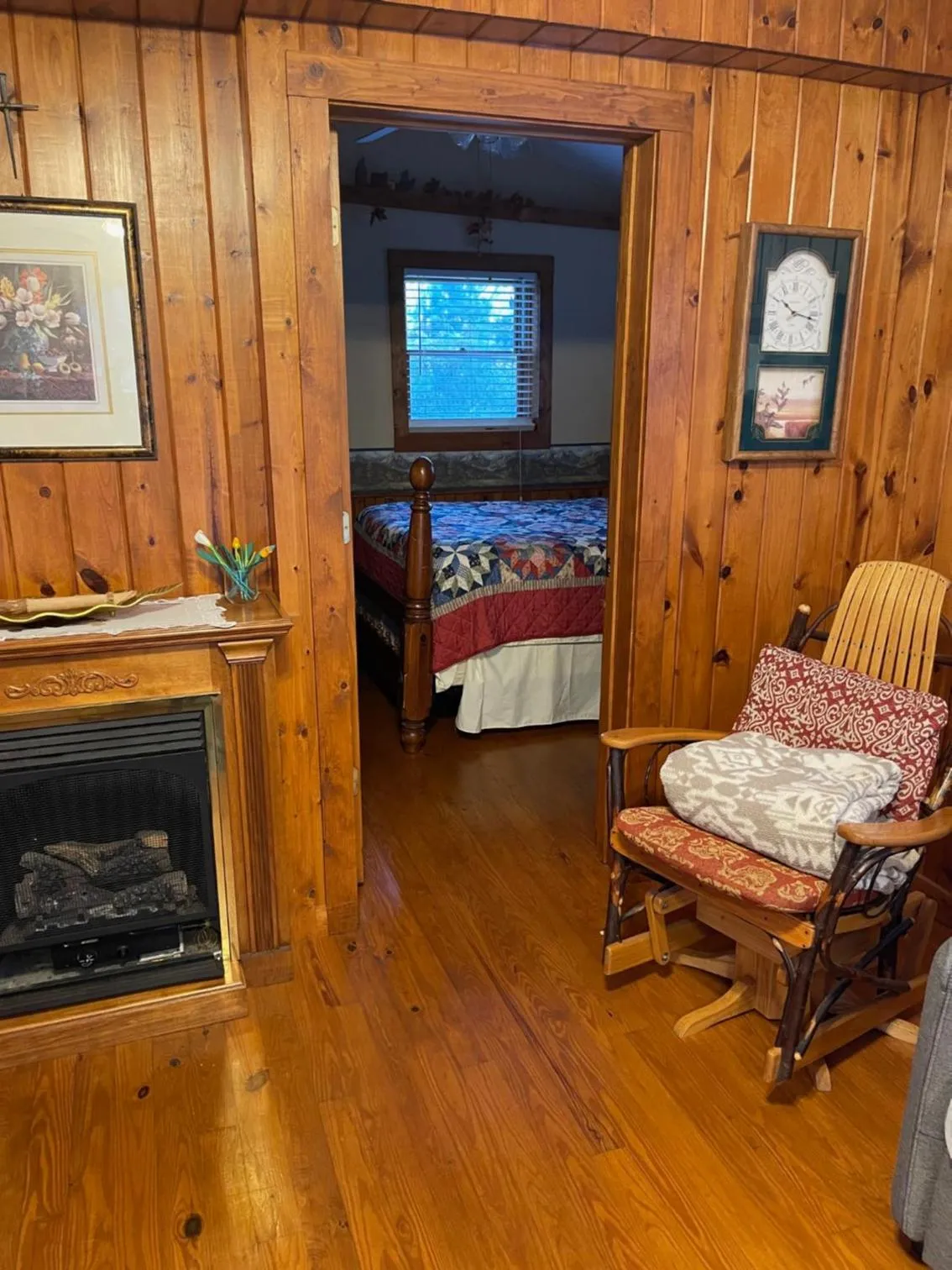 Bed in Mountain Aire Cottages, Inn, & Glamping