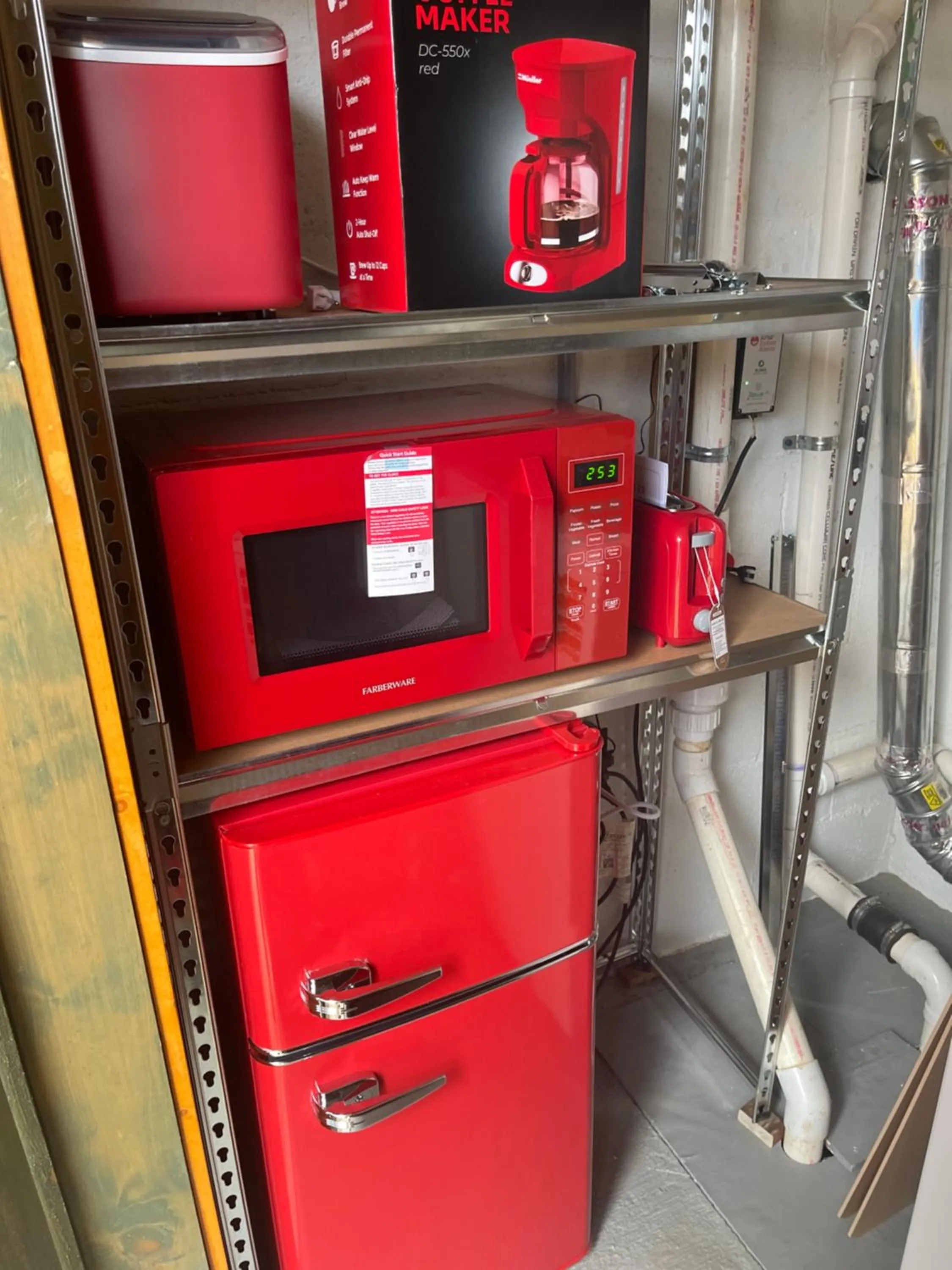 Kitchen or kitchenette in Mountain Aire Cottages, Inn, & Glamping