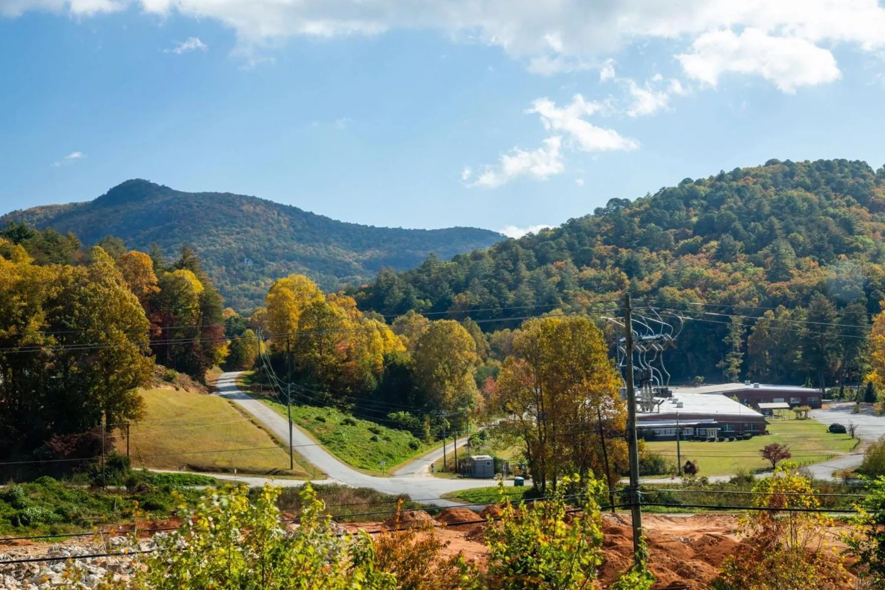 Spring in Mountain Aire Cottages, Inn, & Glamping