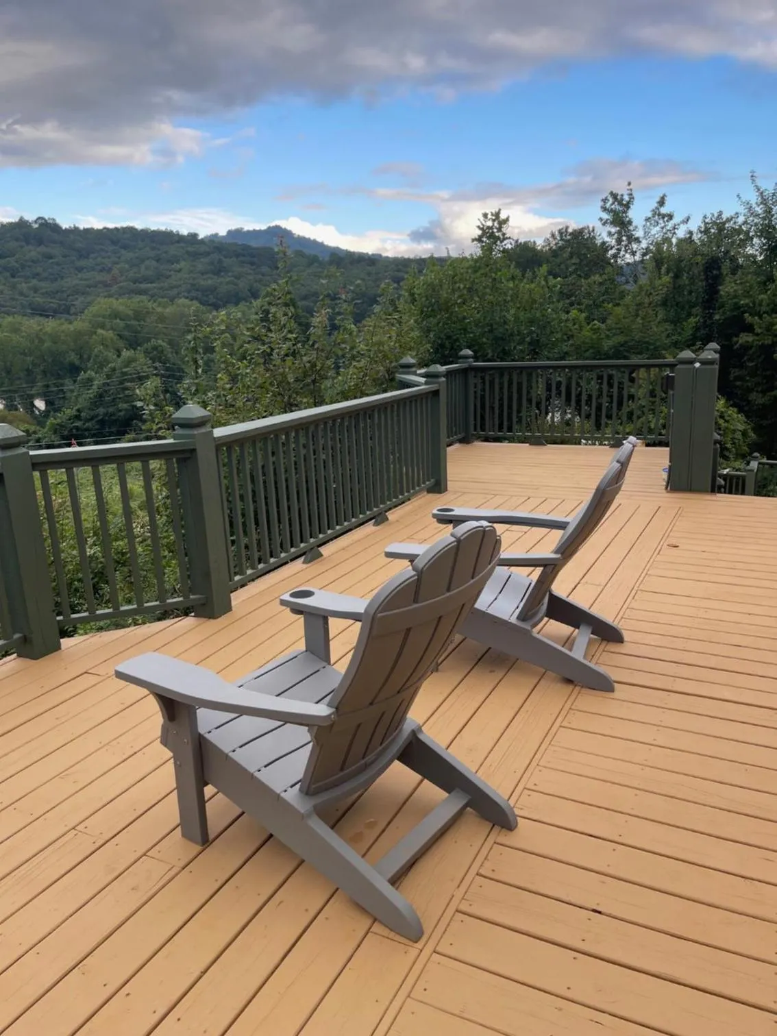 Patio in Mountain Aire Cottages, Inn, & Glamping