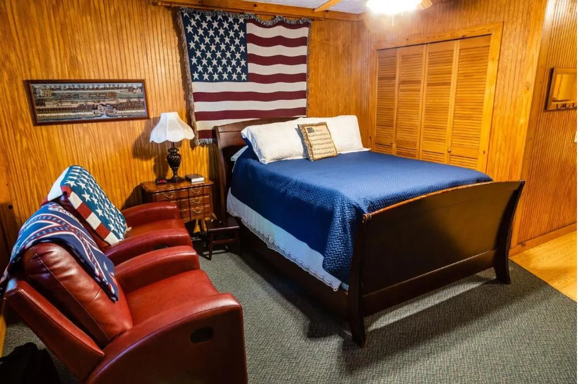 Bed in Mountain Aire Cottages, Inn, & Glamping