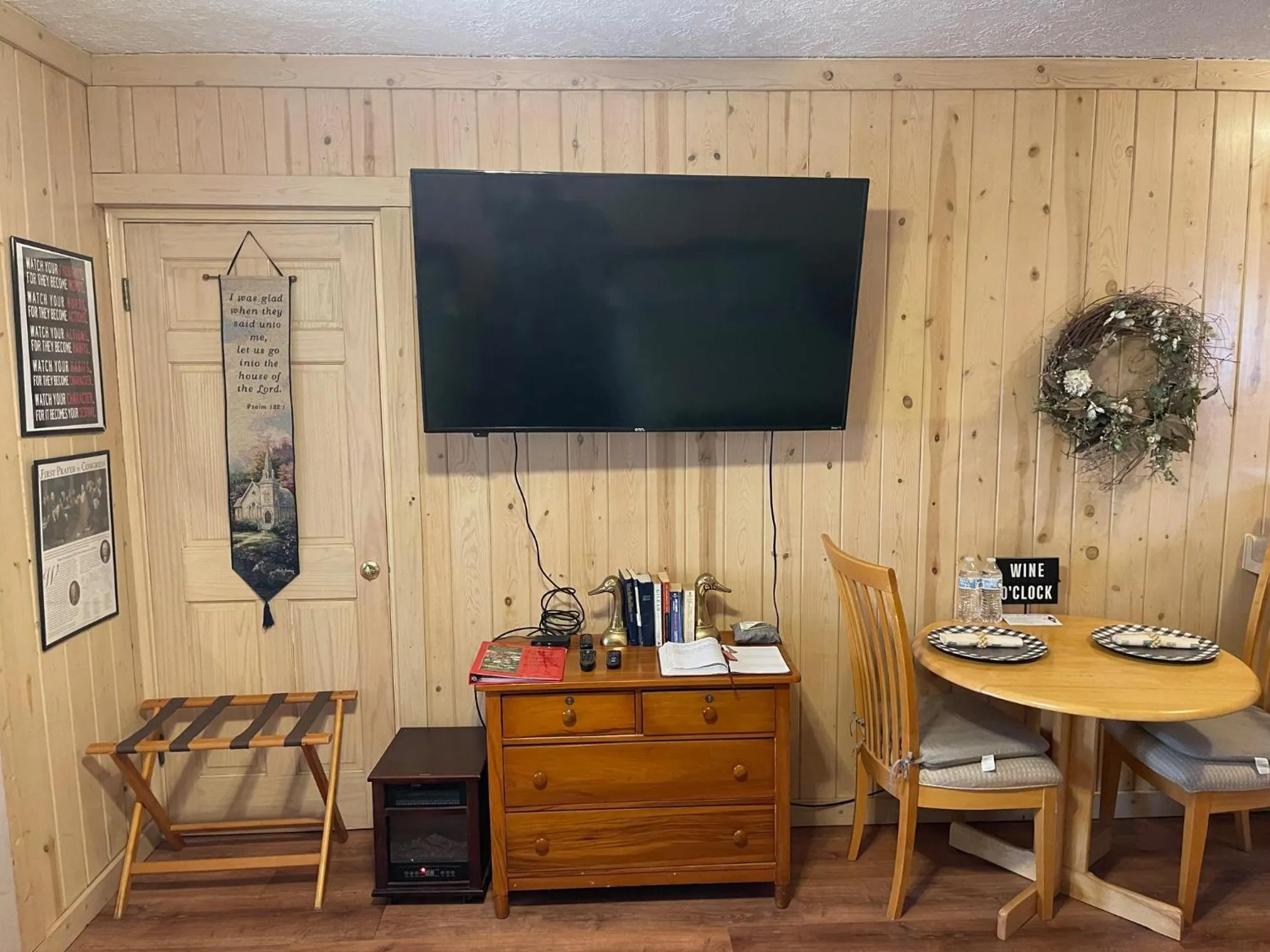 TV and multimedia in Mountain Aire Cottages, Inn, & Glamping