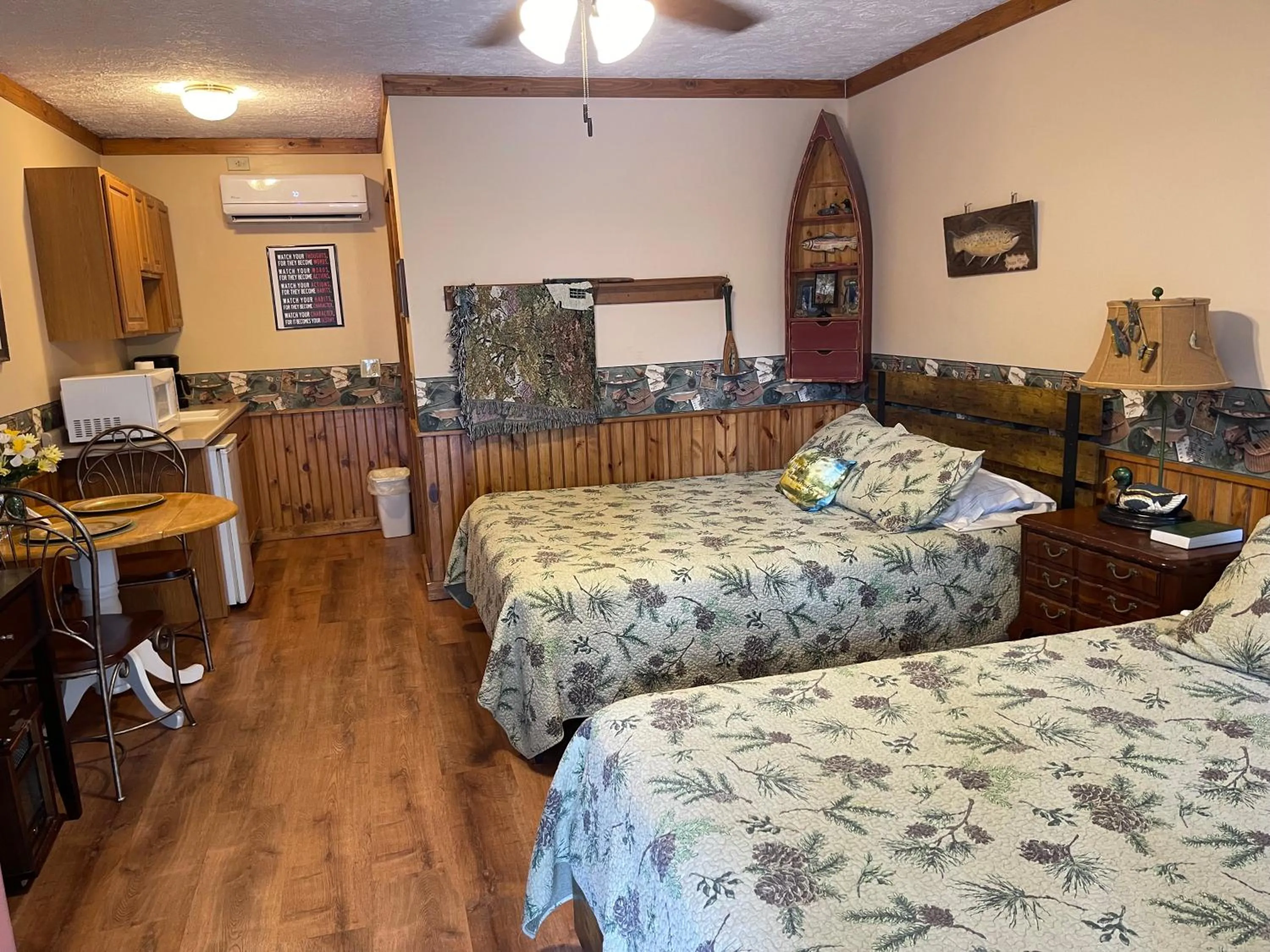 Bed in Mountain Aire Cottages, Inn, & Glamping