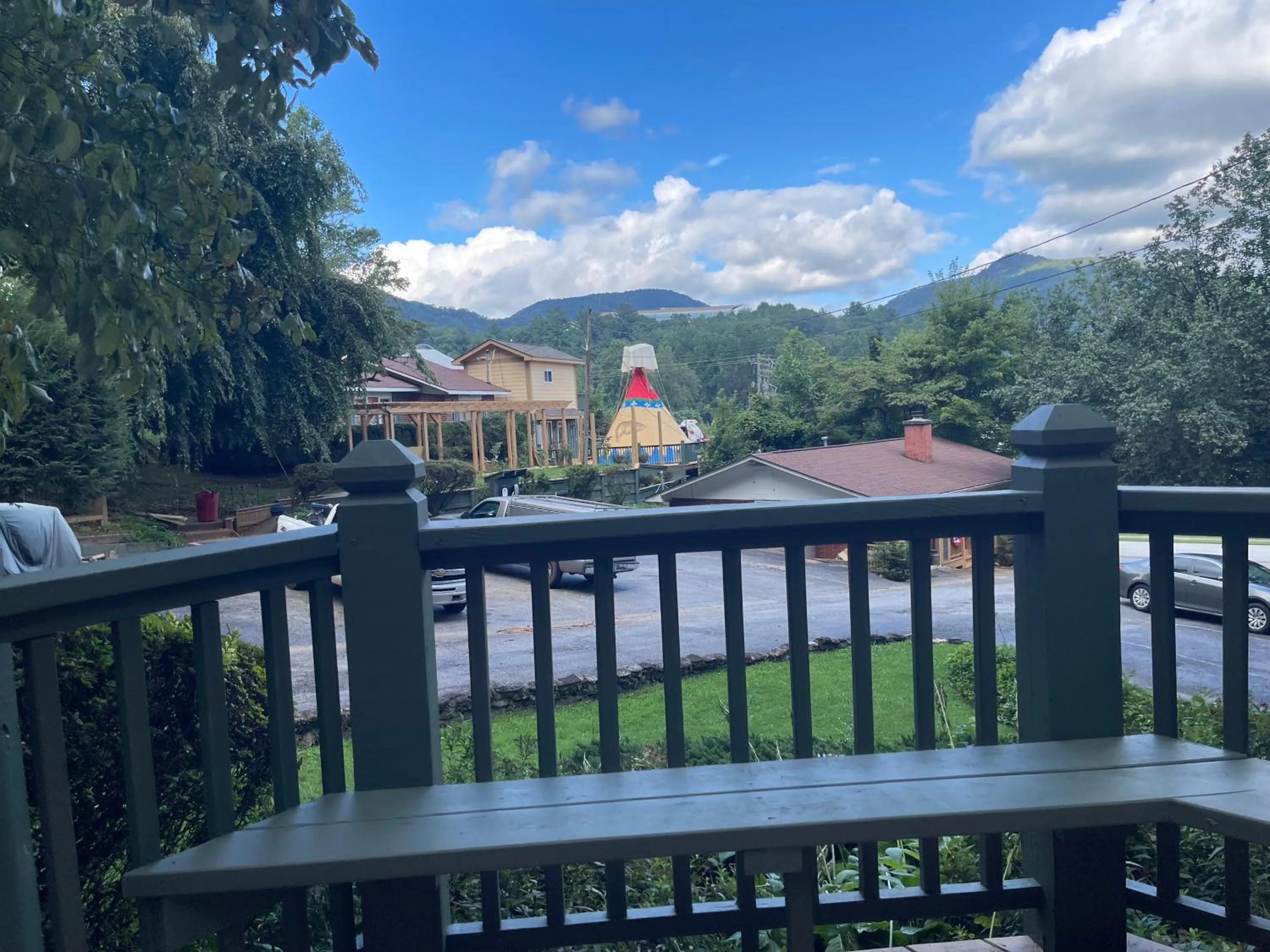 Day in Mountain Aire Cottages, Inn, & Glamping