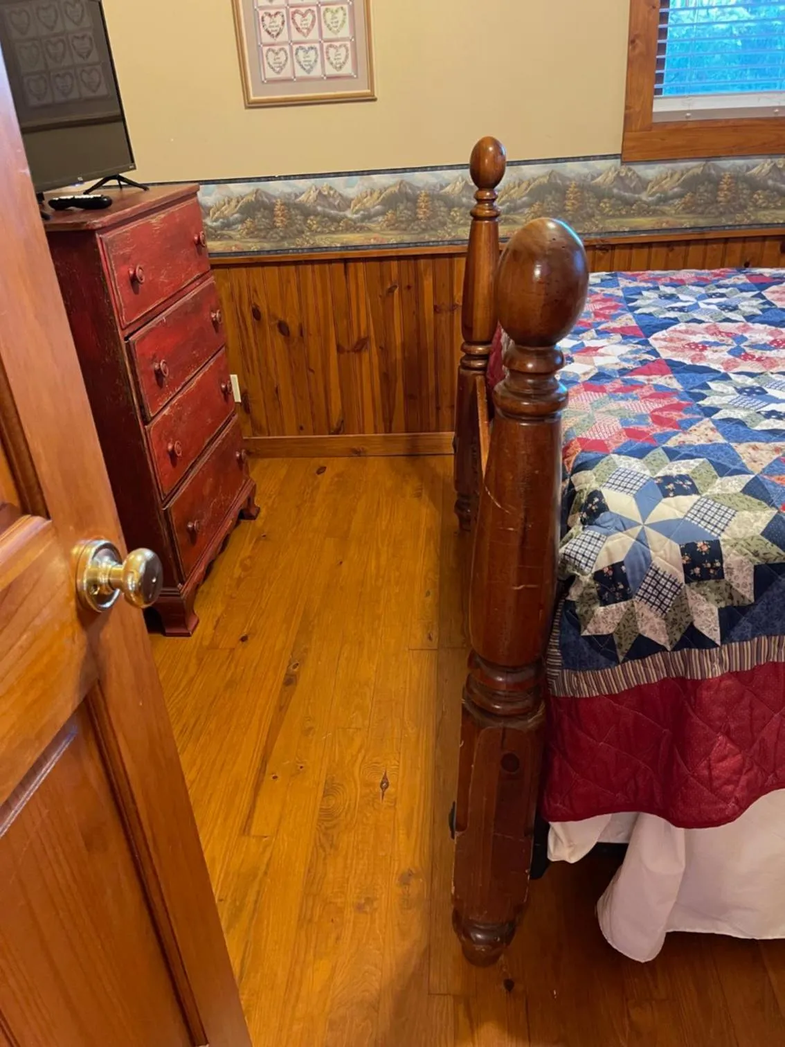 Bed in Mountain Aire Cottages, Inn, & Glamping