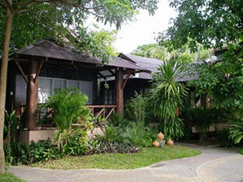 Baan Klang Aow Beach Resort