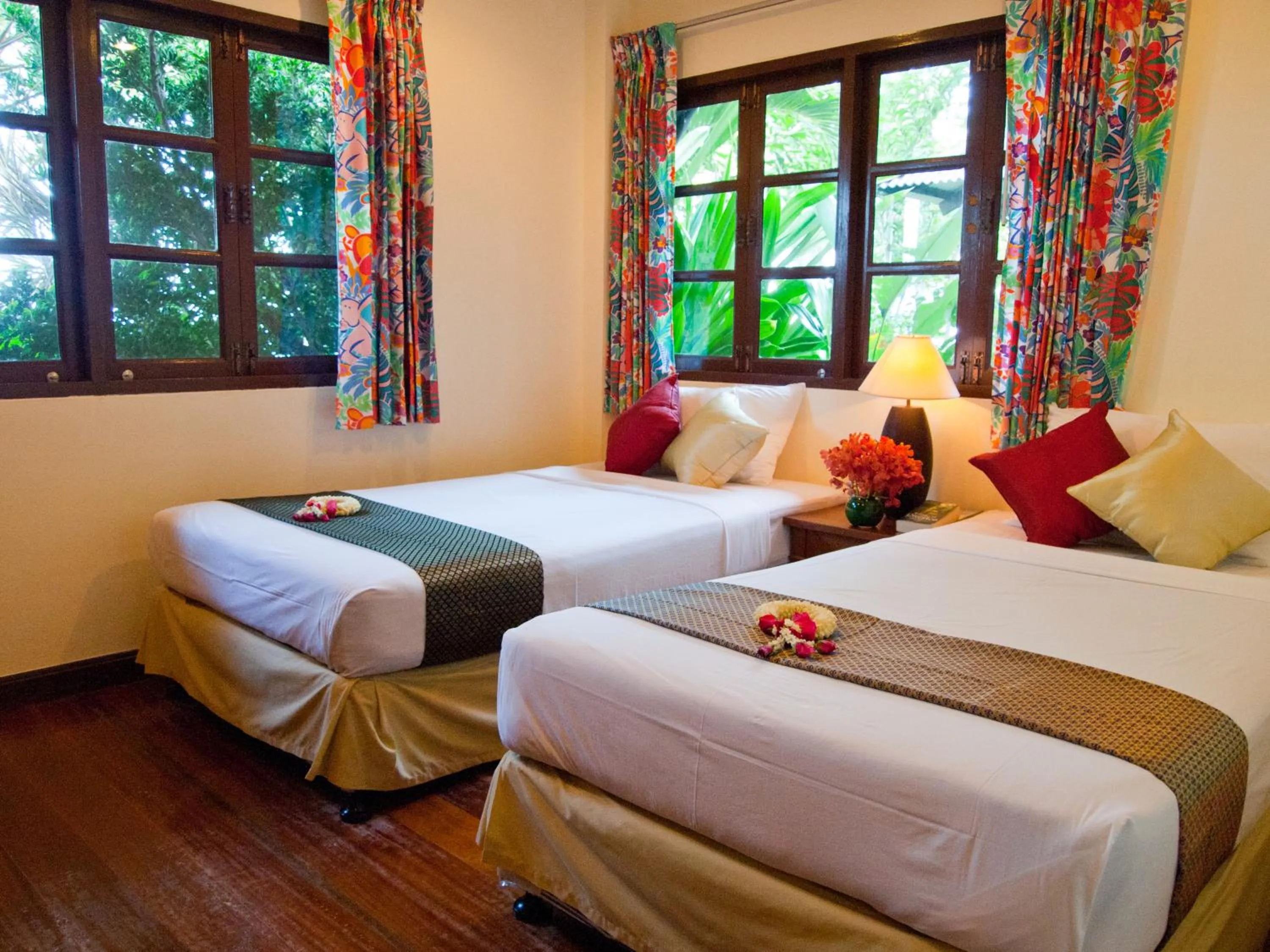 Bed in Baan Klang Aow Beach Resort