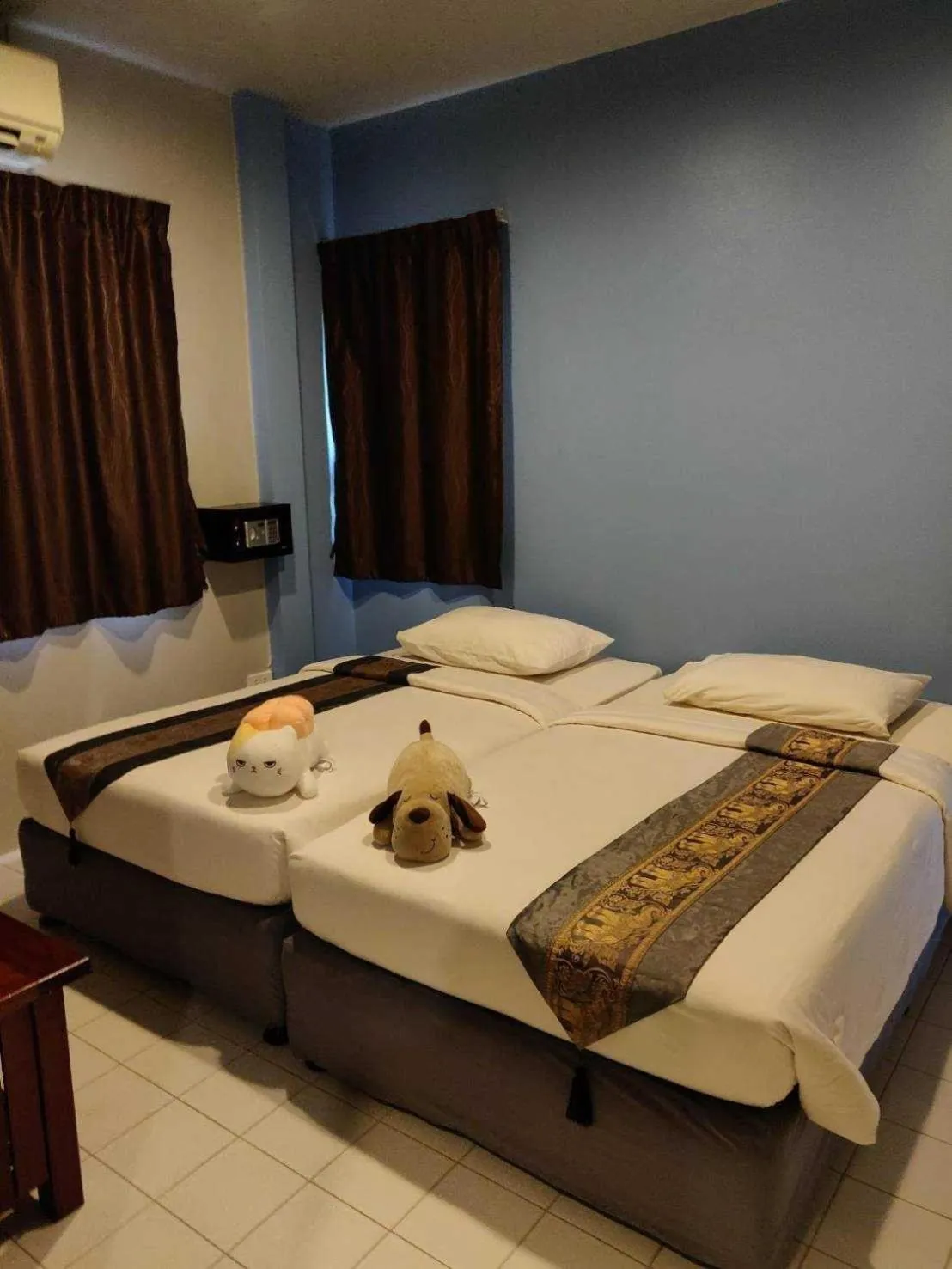 Bed in Baan Klang Aow Beach Resort