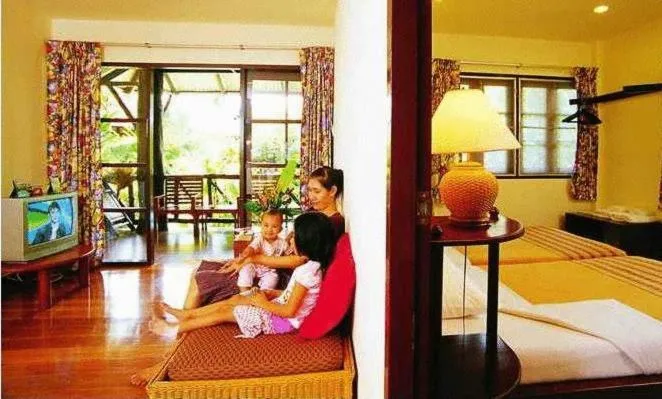 Bed in Baan Klang Aow Beach Resort