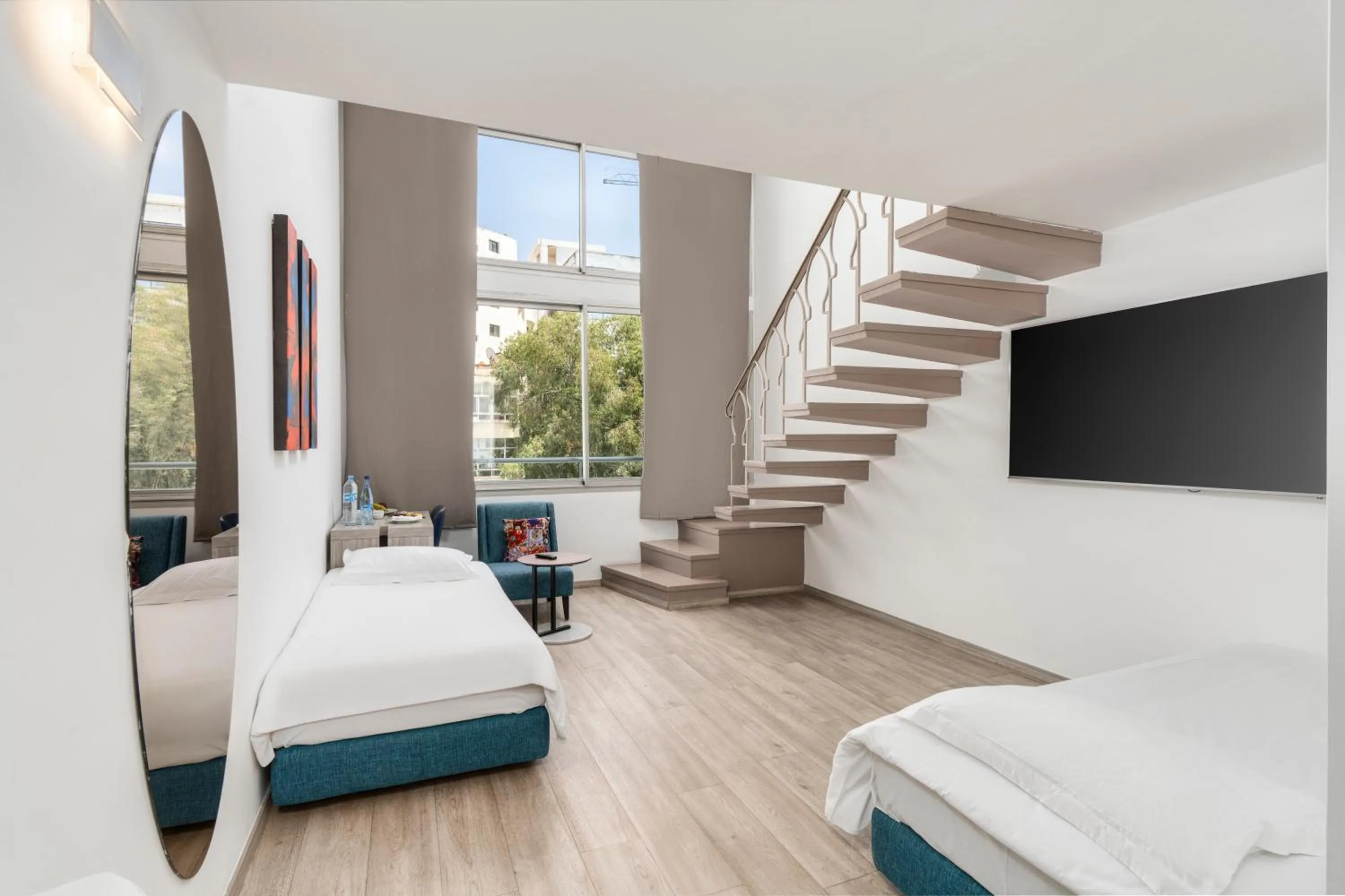 Photo of the whole room, Bed in Marina Bay City Center