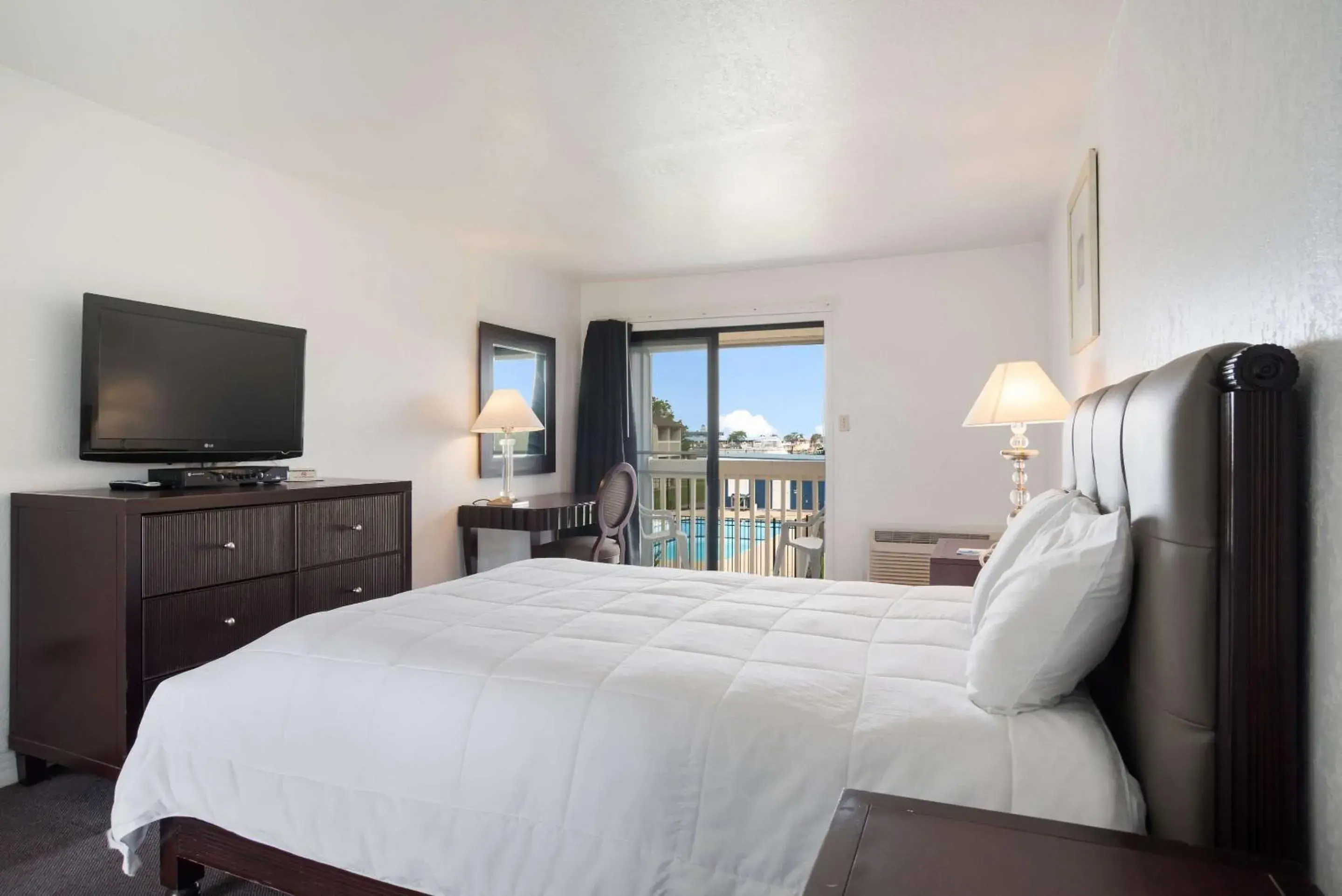 Standard Queen Room - Non Smoking in Rodeway Inn at Somers Cove Marina Standard Queen Room - Non Smoking in Rodeway Inn at Somers Cove Marina