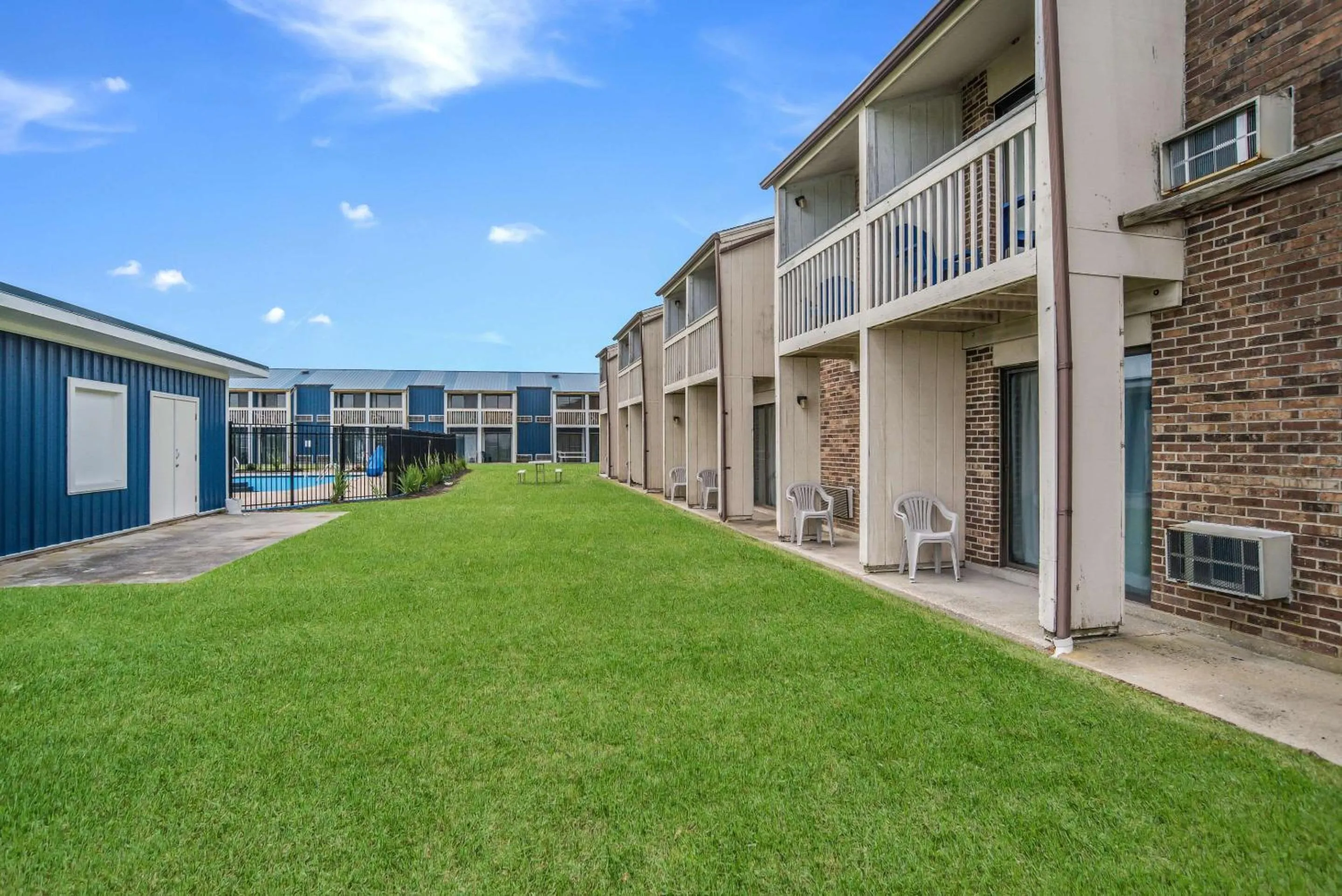 Property building in Rodeway Inn at Somers Cove Marina