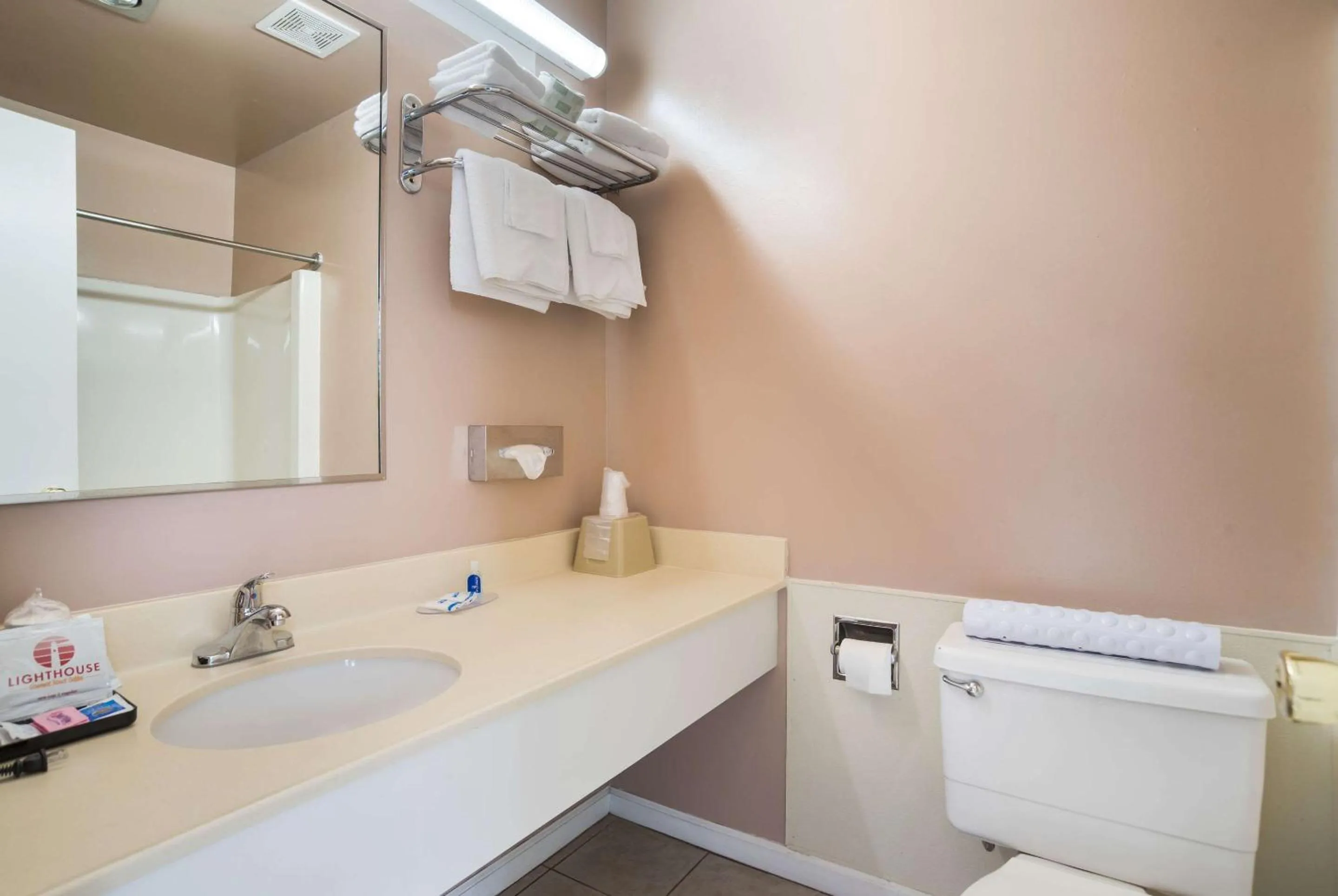 Bathroom in Rodeway Inn at Somers Cove Marina