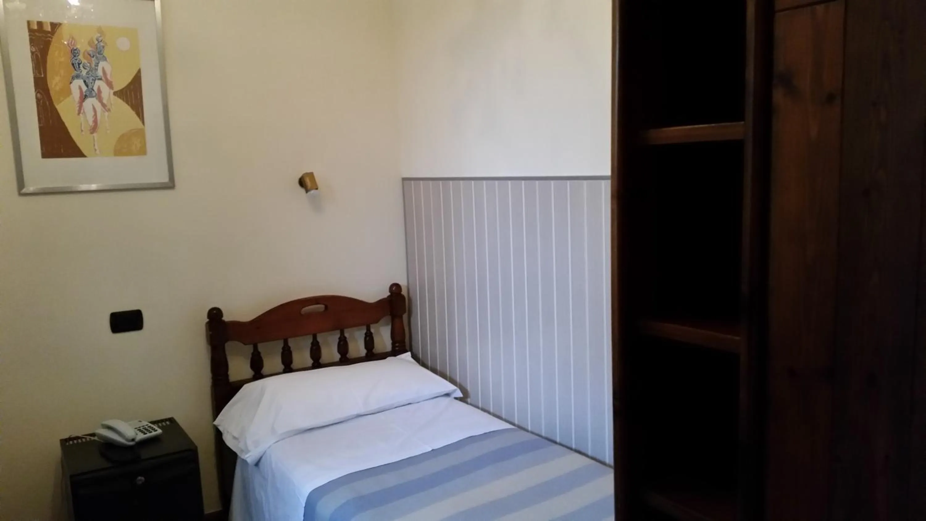 Bed in Hotel Croce Di Malta