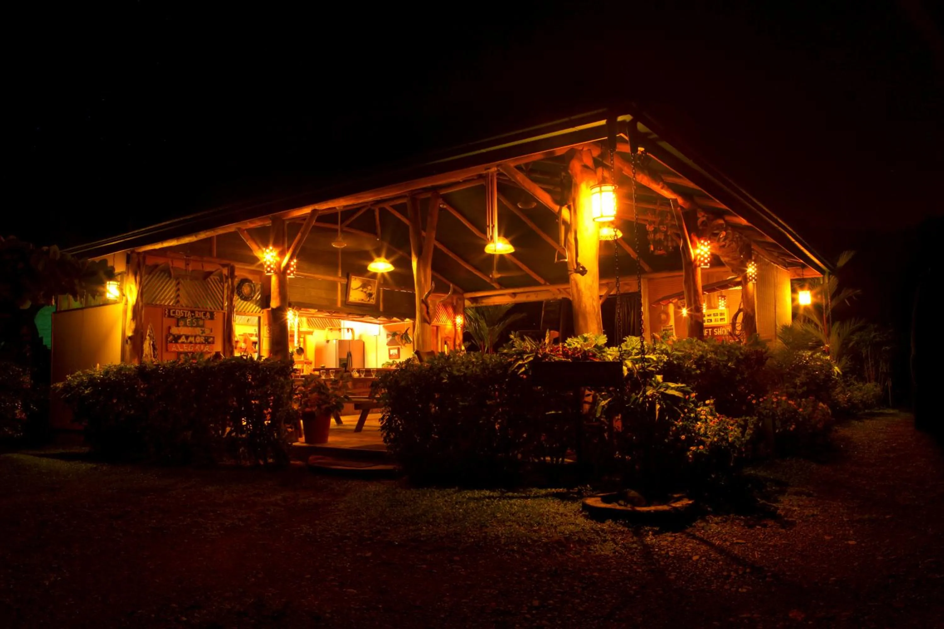 Restaurant/places to eat in Santa Juana Lodge & Nature Reserve