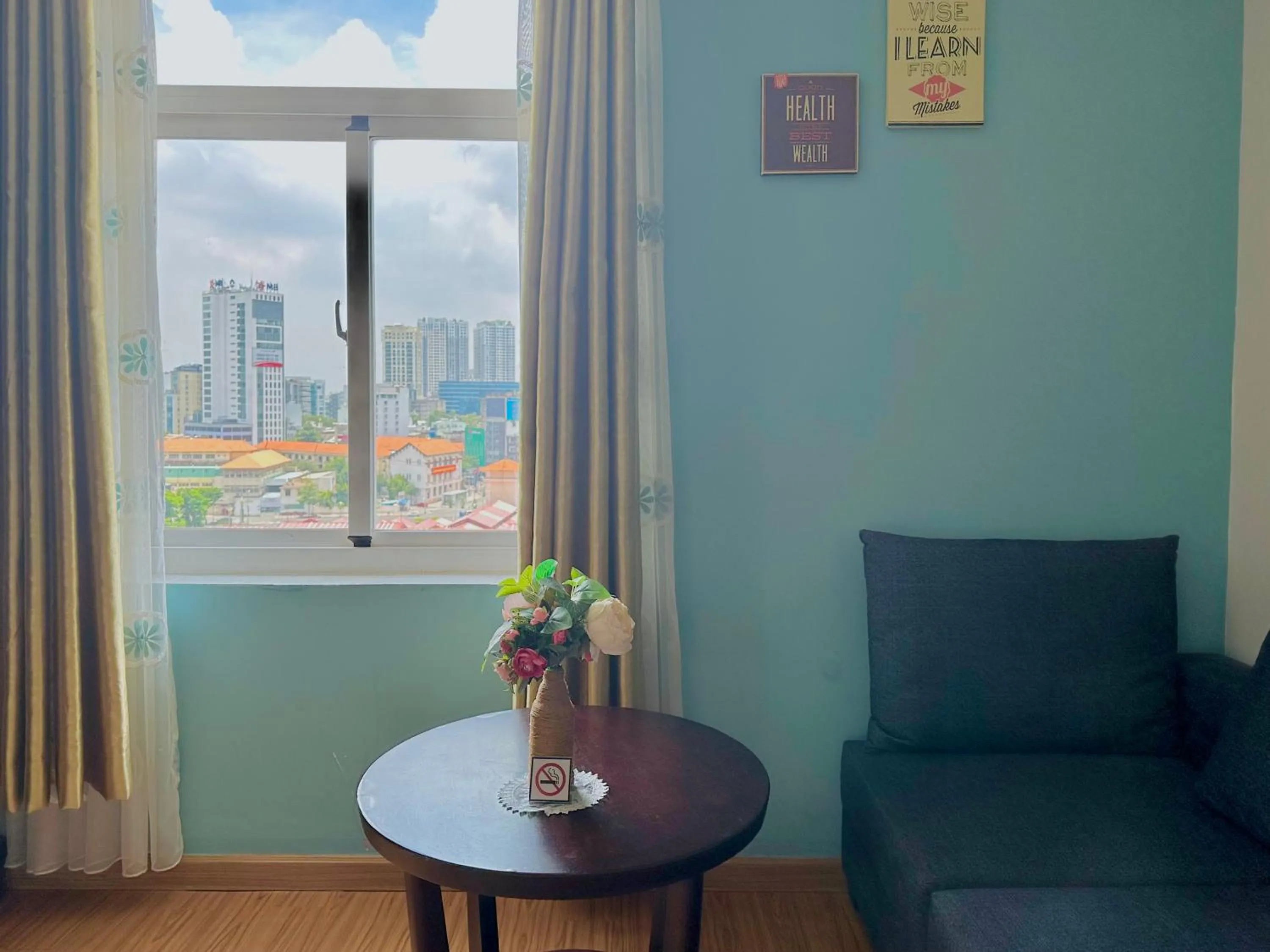 Seating area in Sunrise Central Hotel