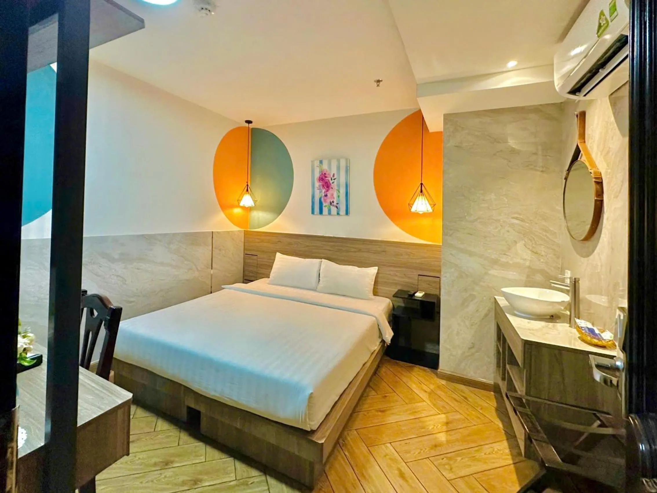 Bed in Sunrise Central Hotel