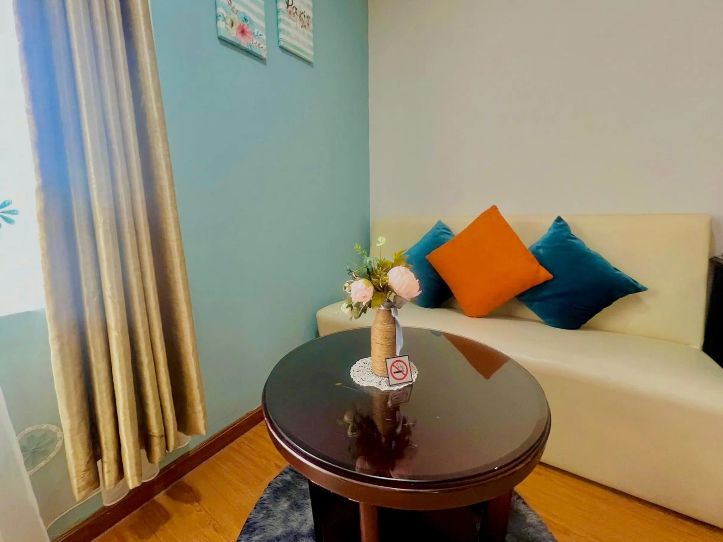 Seating area in Sunrise Central Hotel