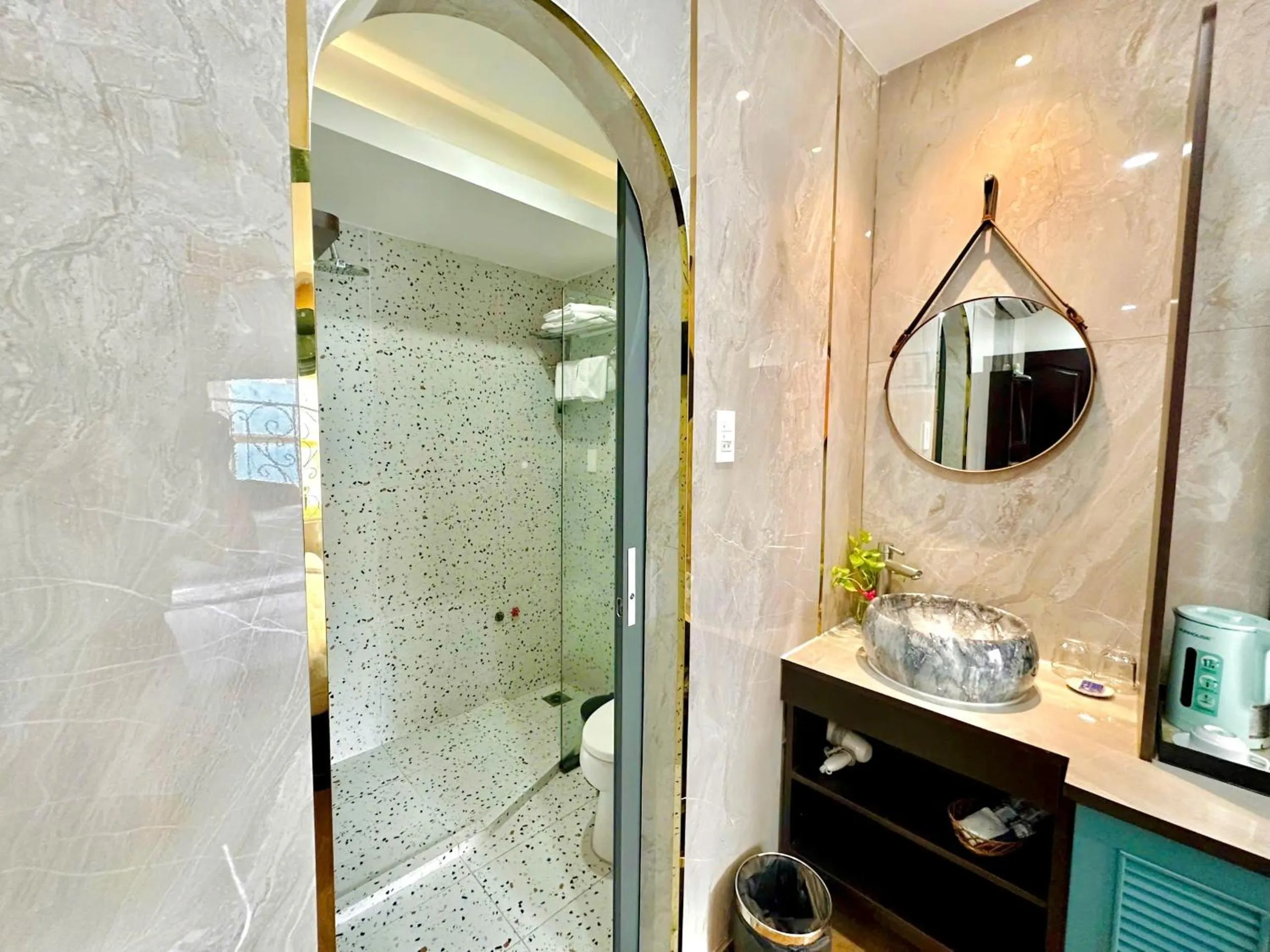 Toilet in Sunrise Central Hotel