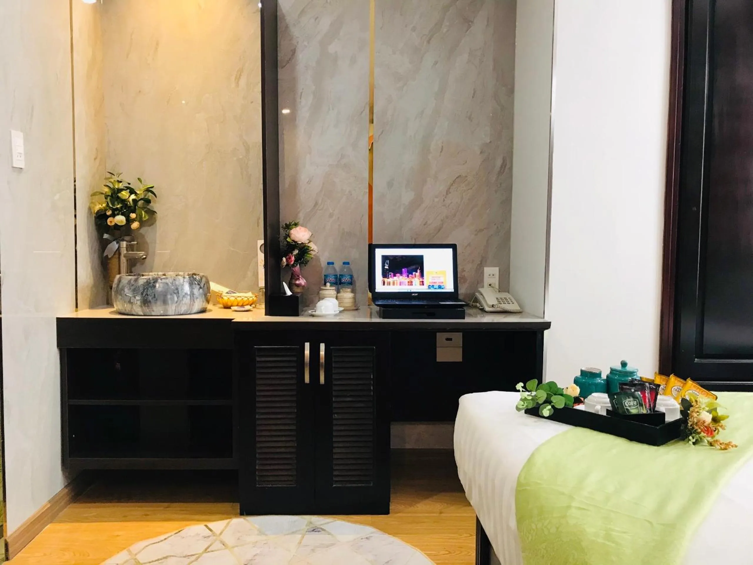 Bedroom, Bed in Sunrise Central Hotel