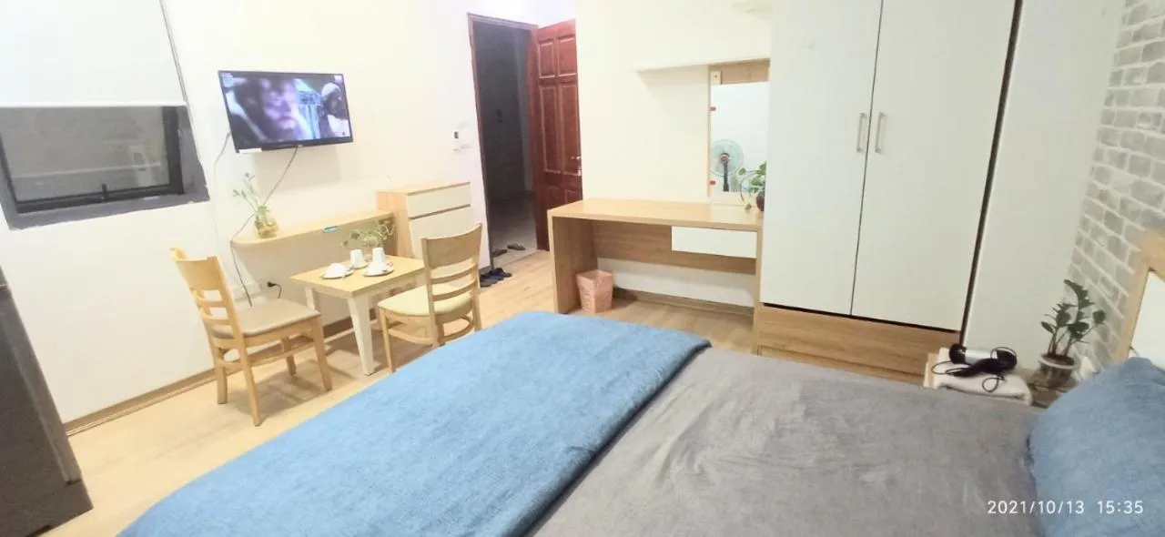 Photo of the whole room, Bed in NYT Home Giang Vo