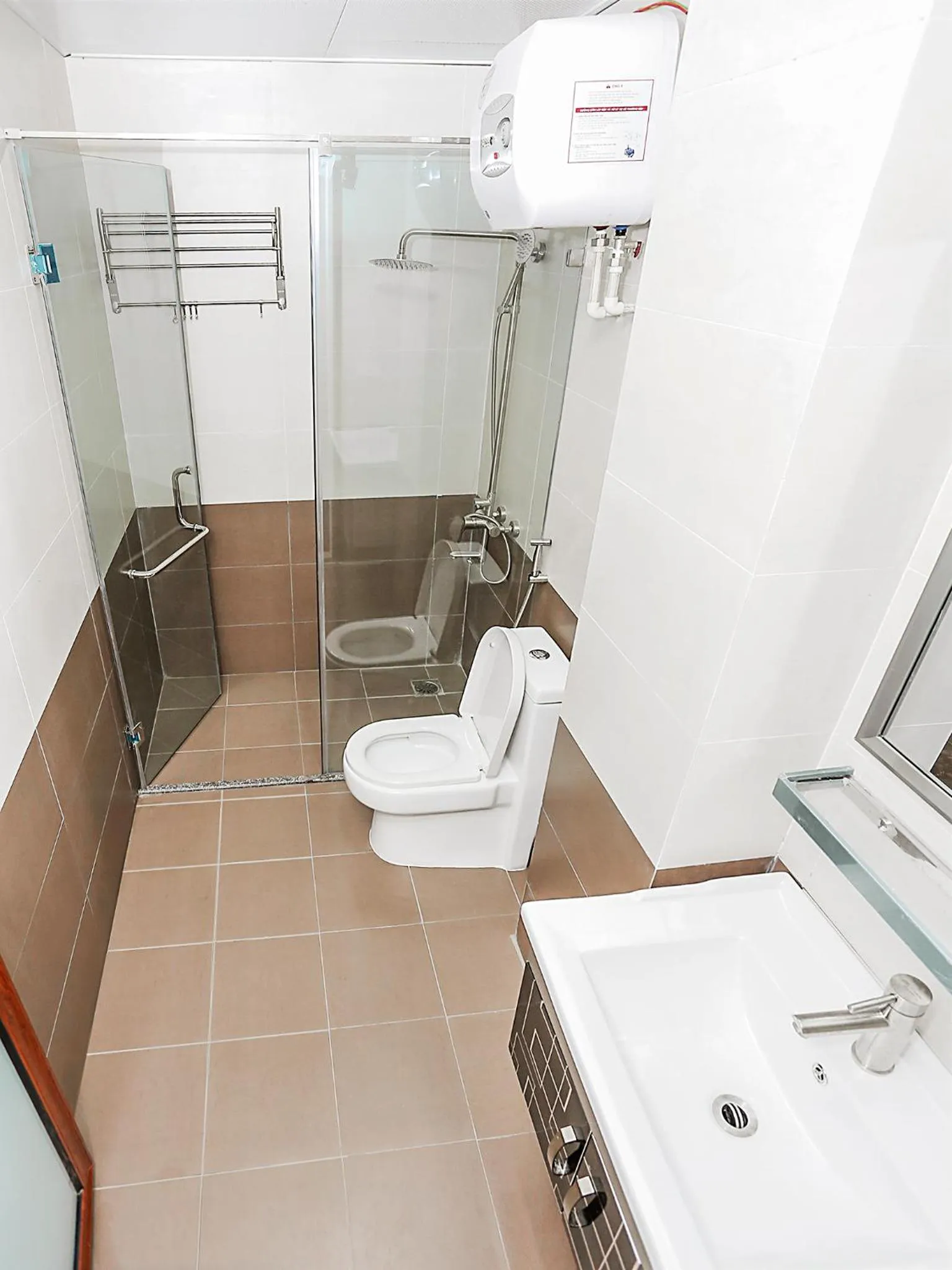 Shower in NYT Home Giang Vo