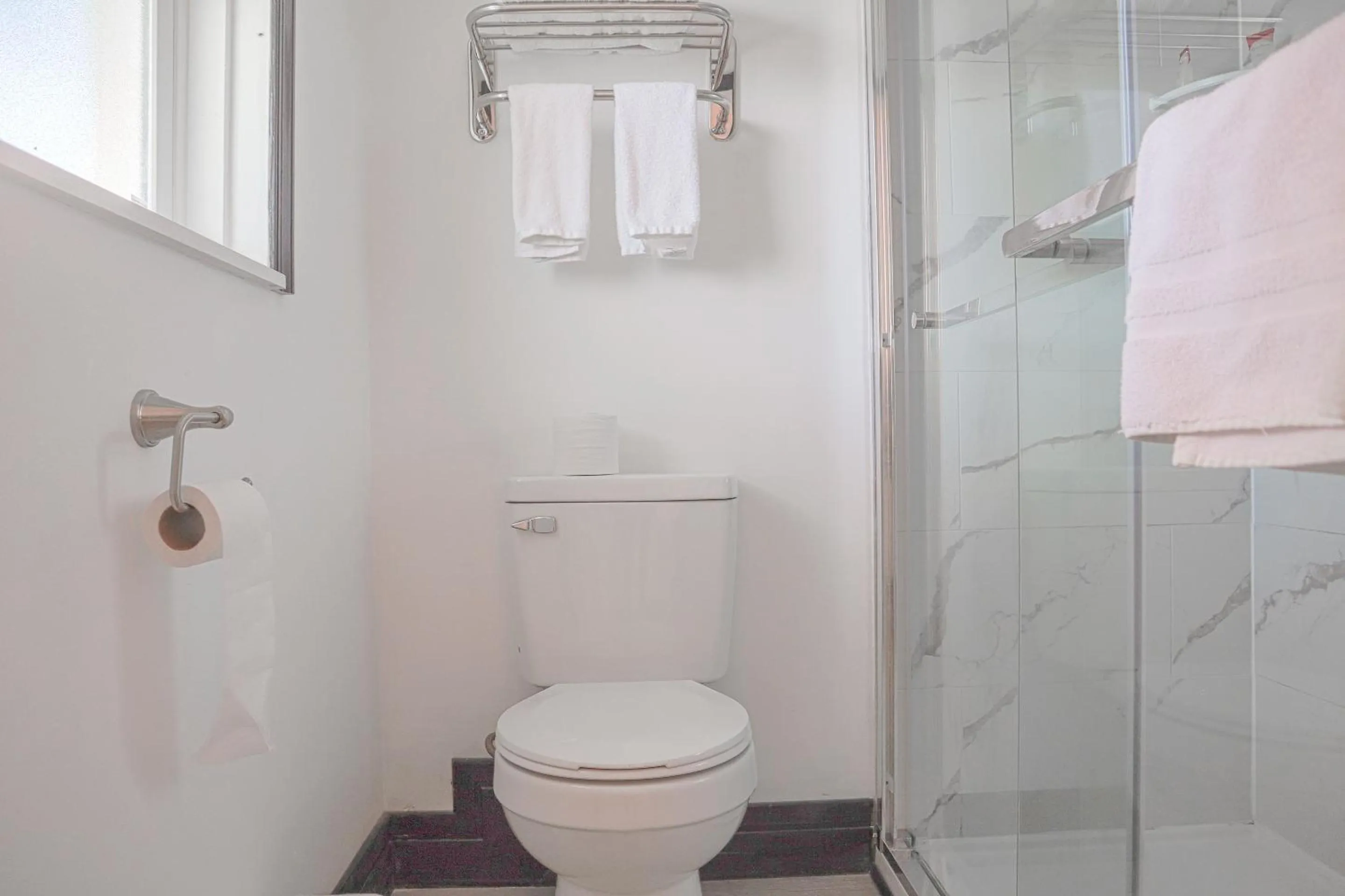 Bathroom in The Lancaster Motel By OYO Ronks near Paradise