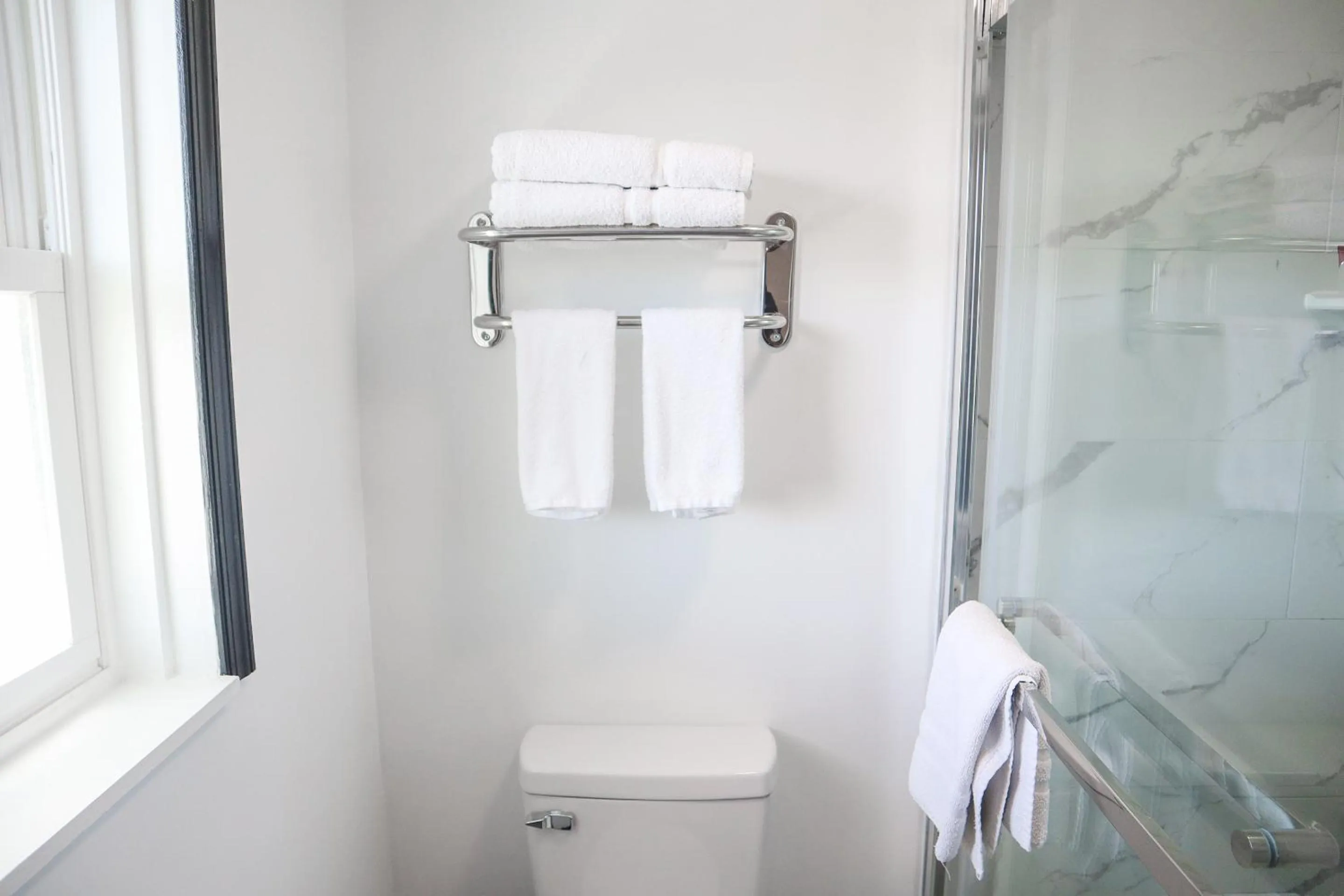 Bathroom in The Lancaster Motel By OYO Ronks near Paradise