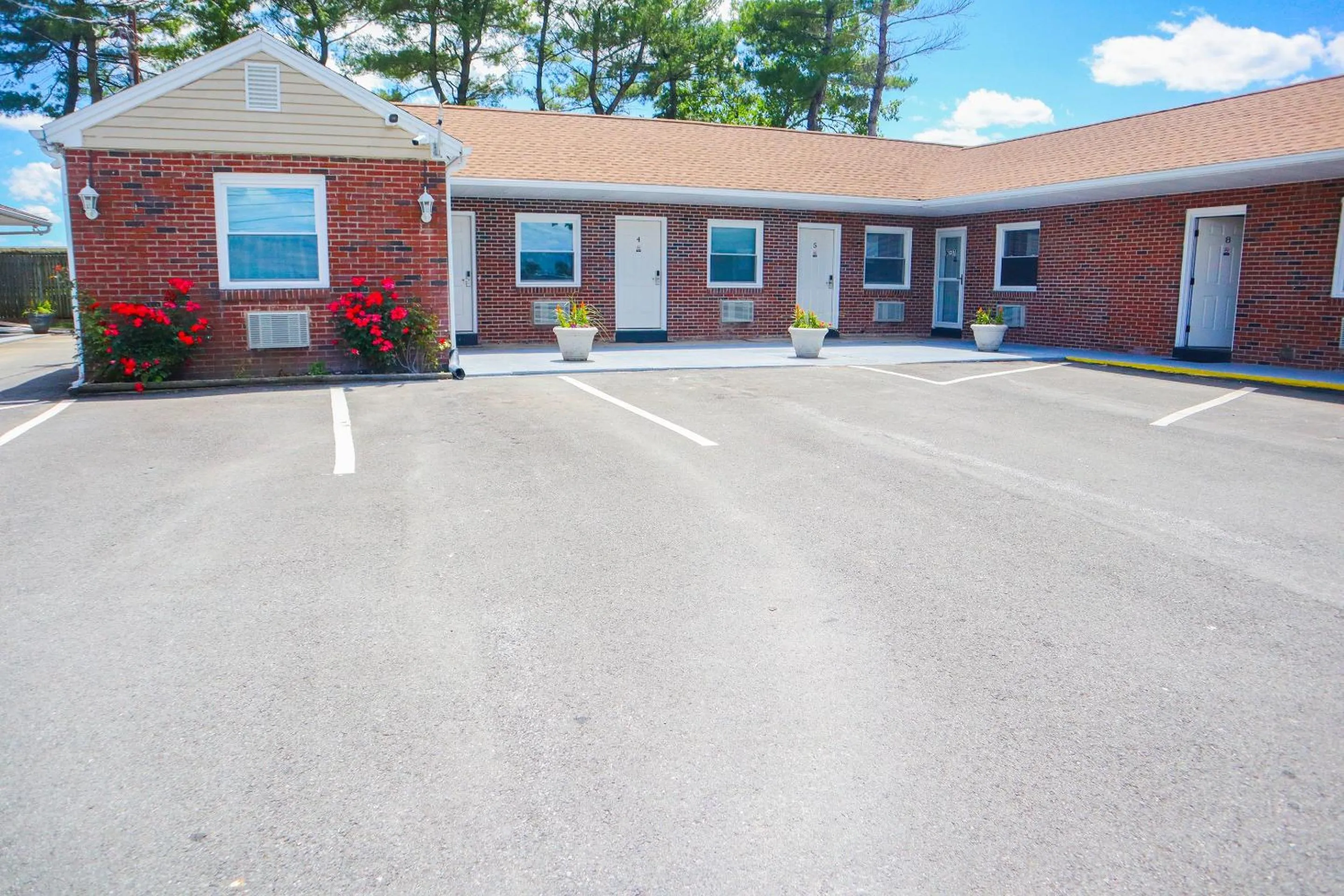 Facade/entrance in The Lancaster Motel By OYO Ronks near Paradise