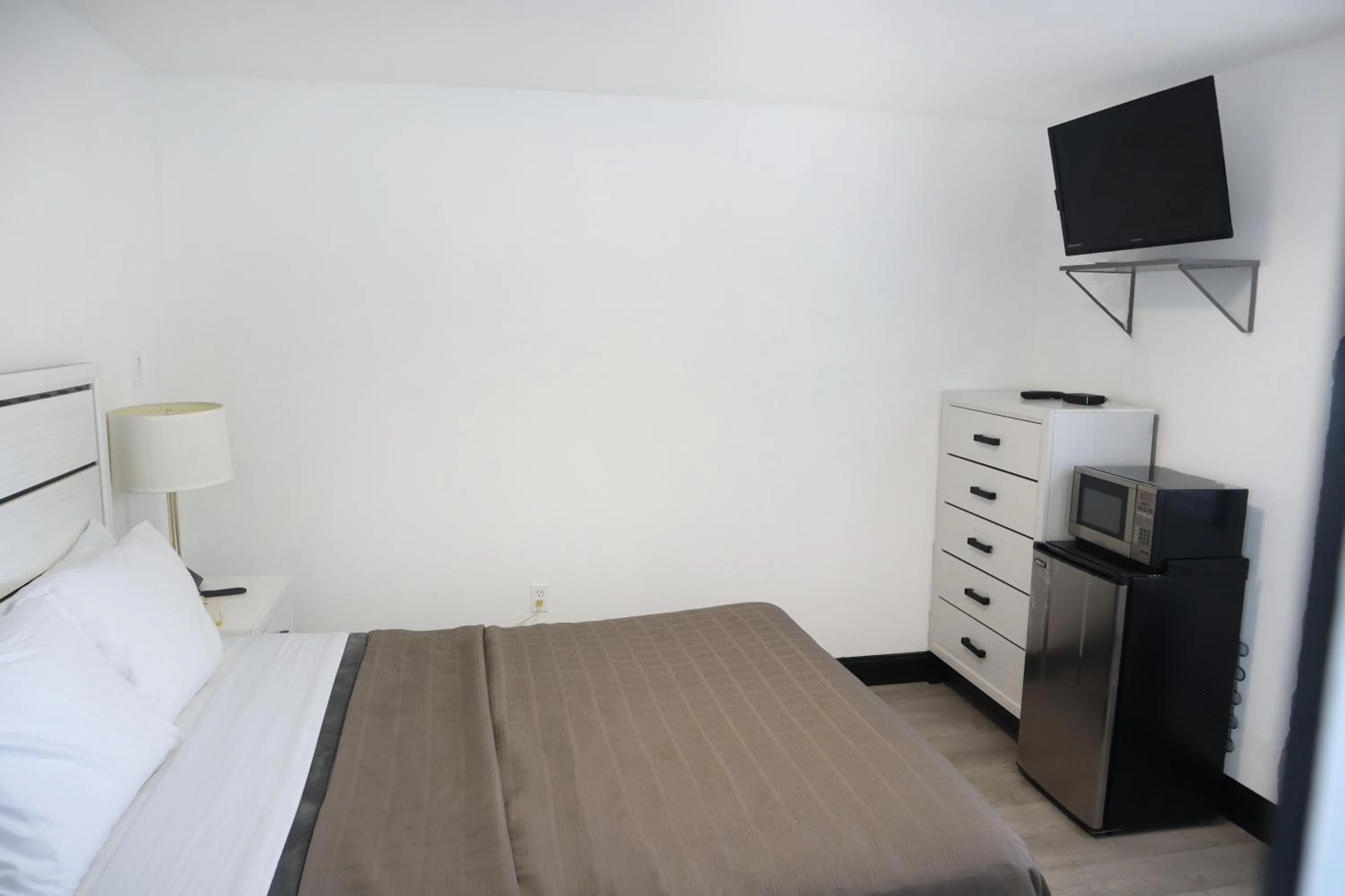 Bedroom, Bed in The Lancaster Motel By OYO Ronks near Paradise