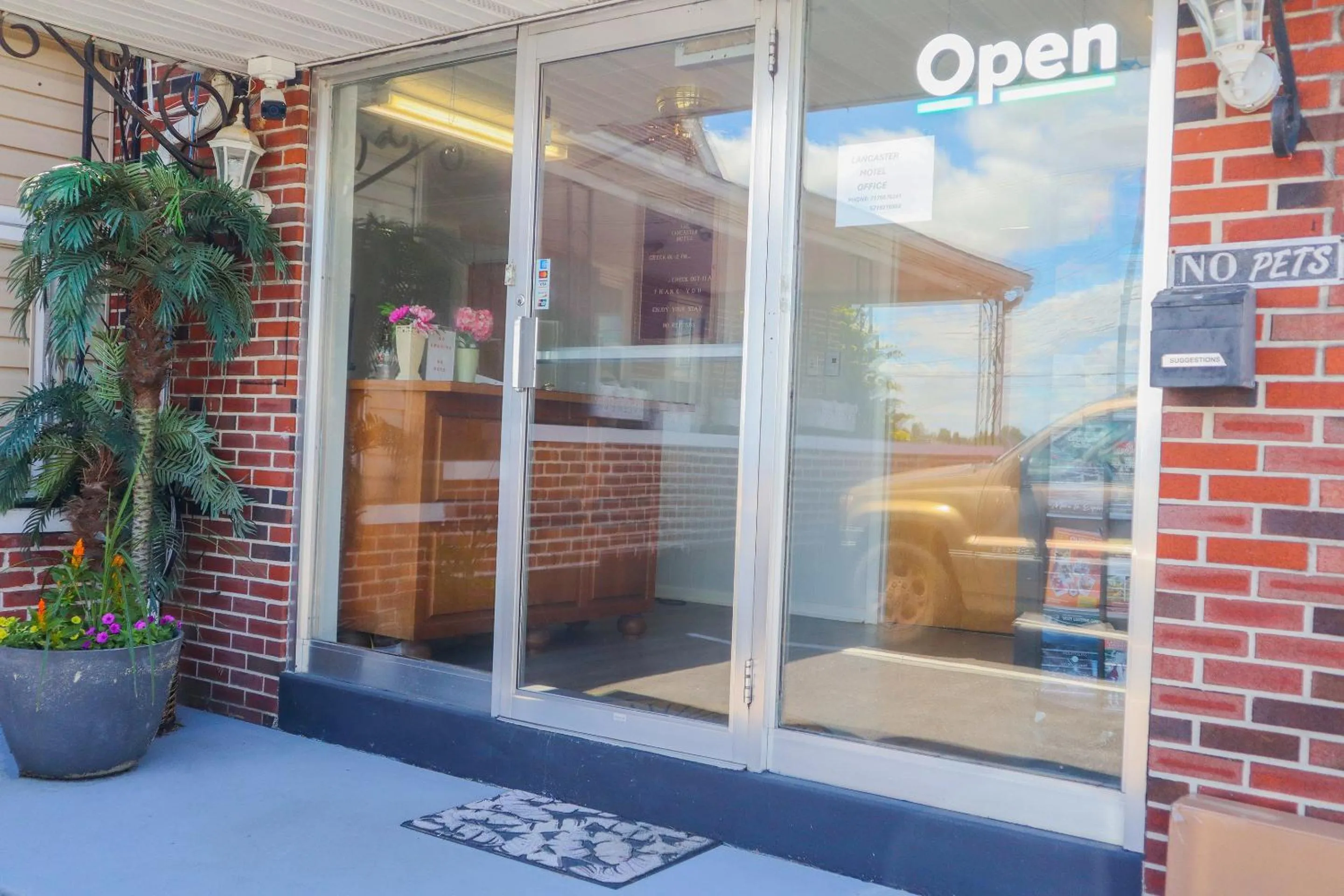Facade/entrance in The Lancaster Motel By OYO Ronks near Paradise