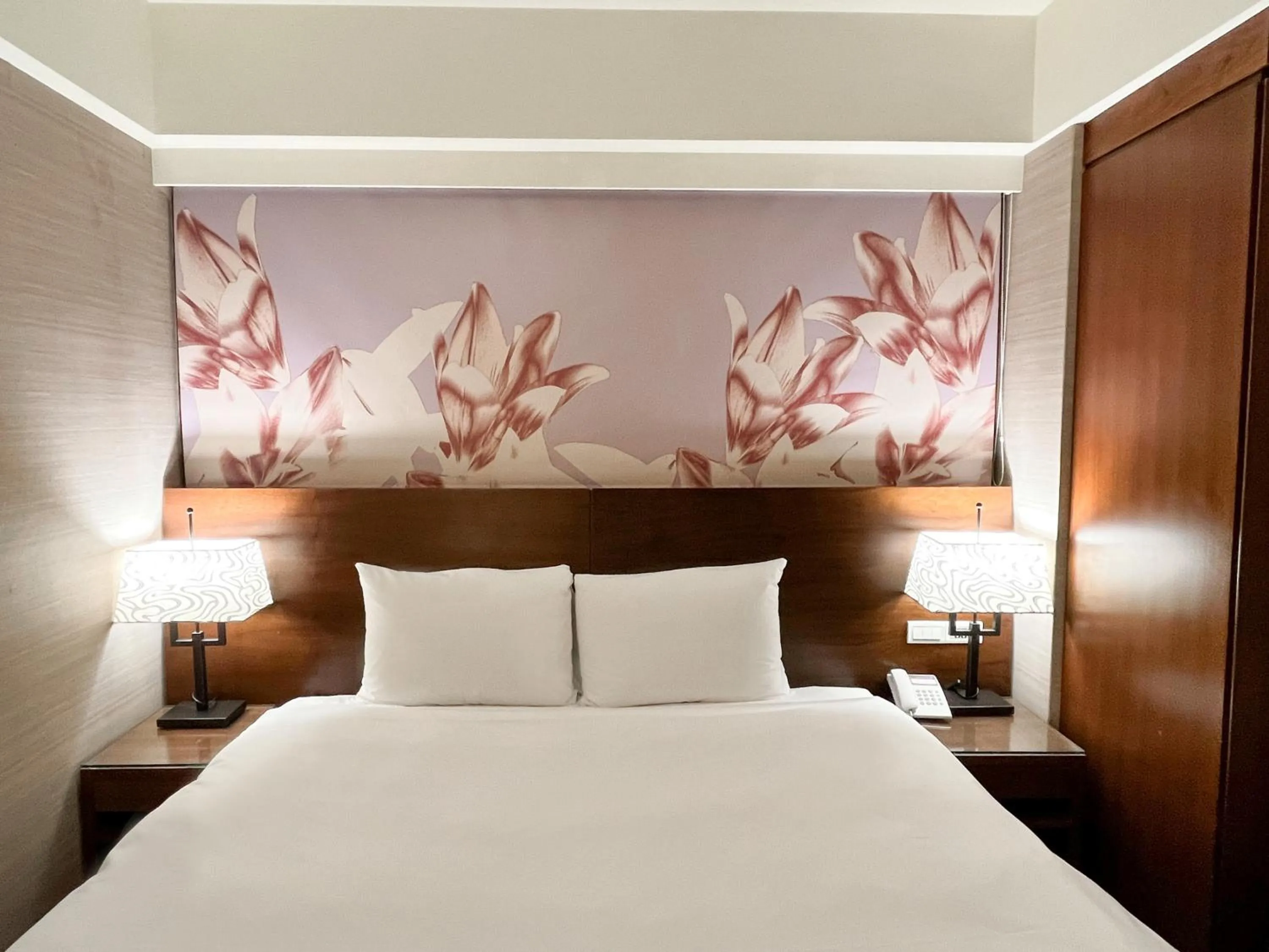 Photo of the whole room, Bed in Guide Hotel Taipei NTU