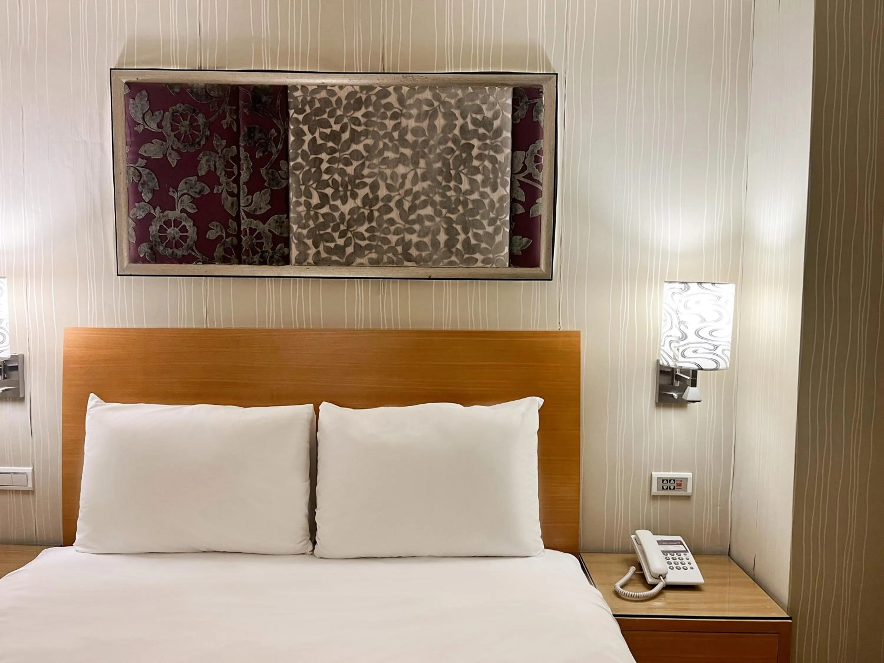 Photo of the whole room, Bed in Guide Hotel Taipei NTU