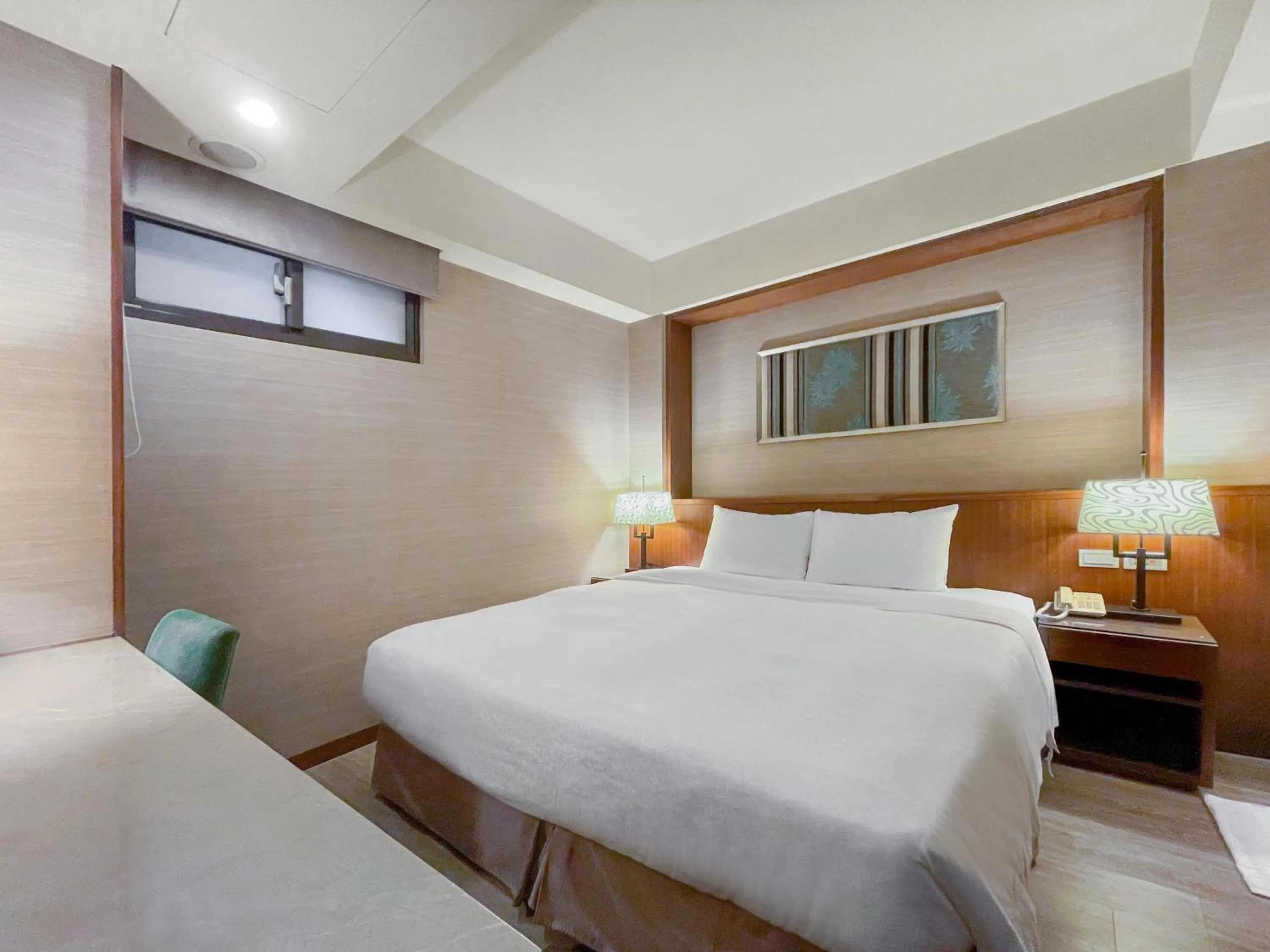 Photo of the whole room, Bed in Guide Hotel Taipei NTU