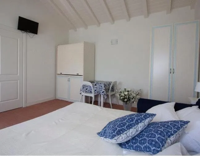 Kitchen or kitchenette, Bed in Residence Casali Romei