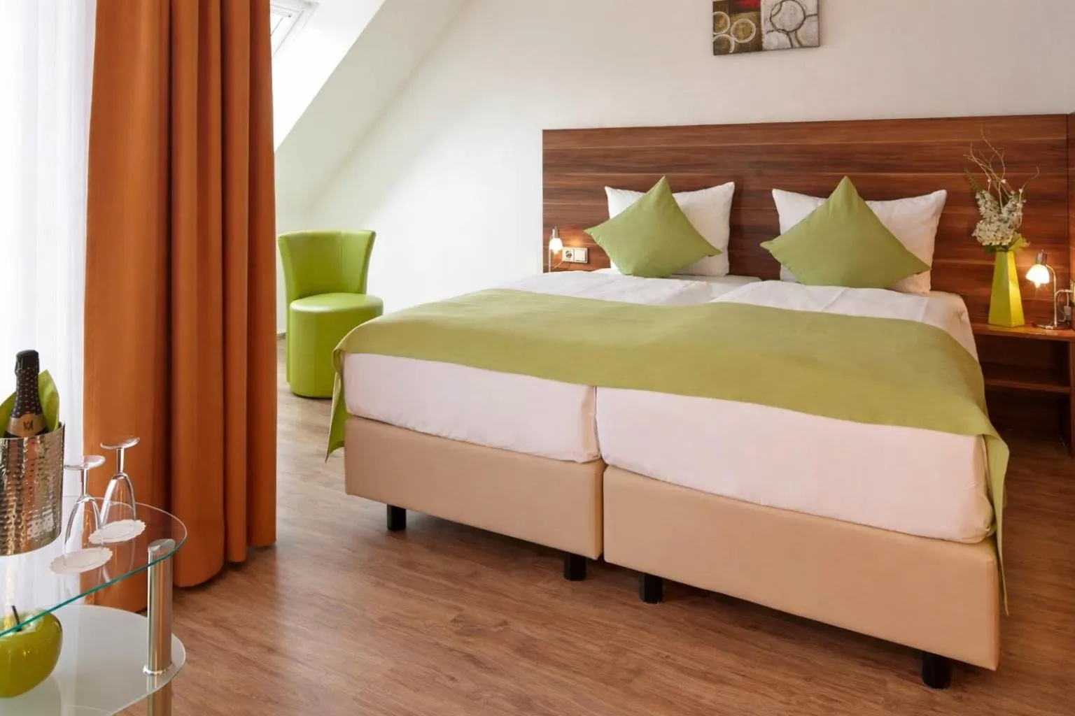 Photo of the whole room, Bed in ante porta DAS STADTHOTEL