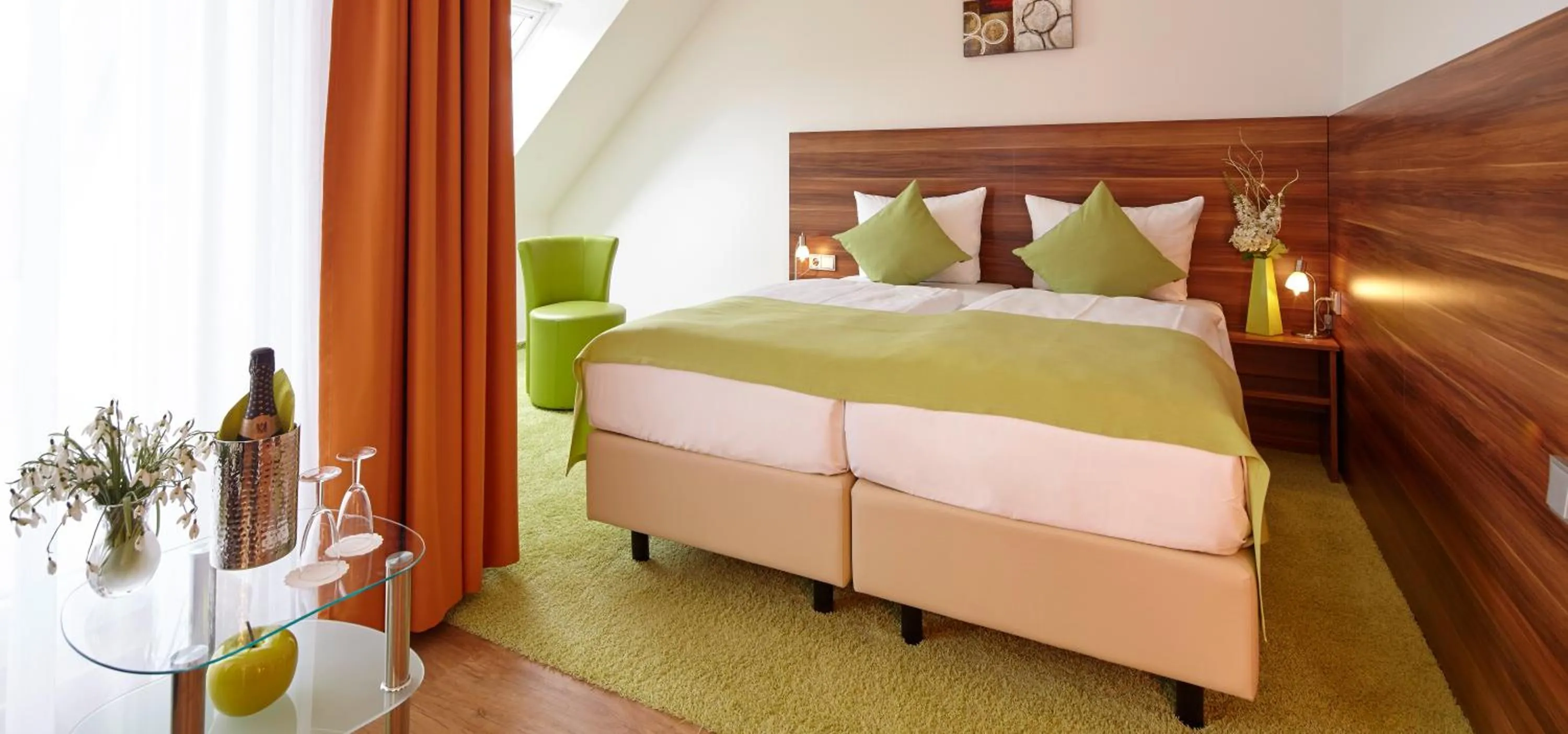 Photo of the whole room, Bed in ante porta DAS STADTHOTEL