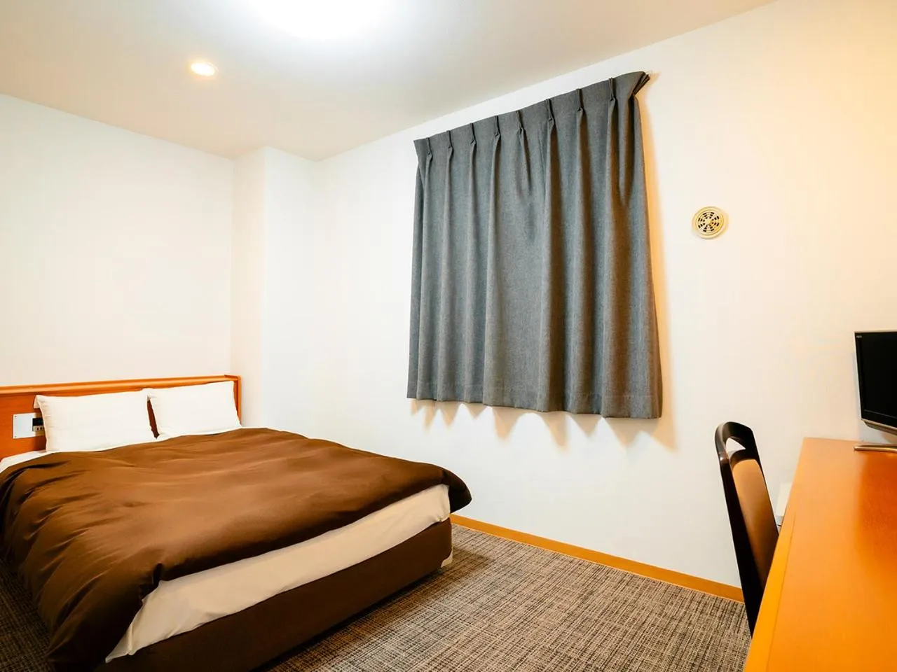 Photo of the whole room, Bed in Kumamoto Ichibamae Business Kurenai Hotel