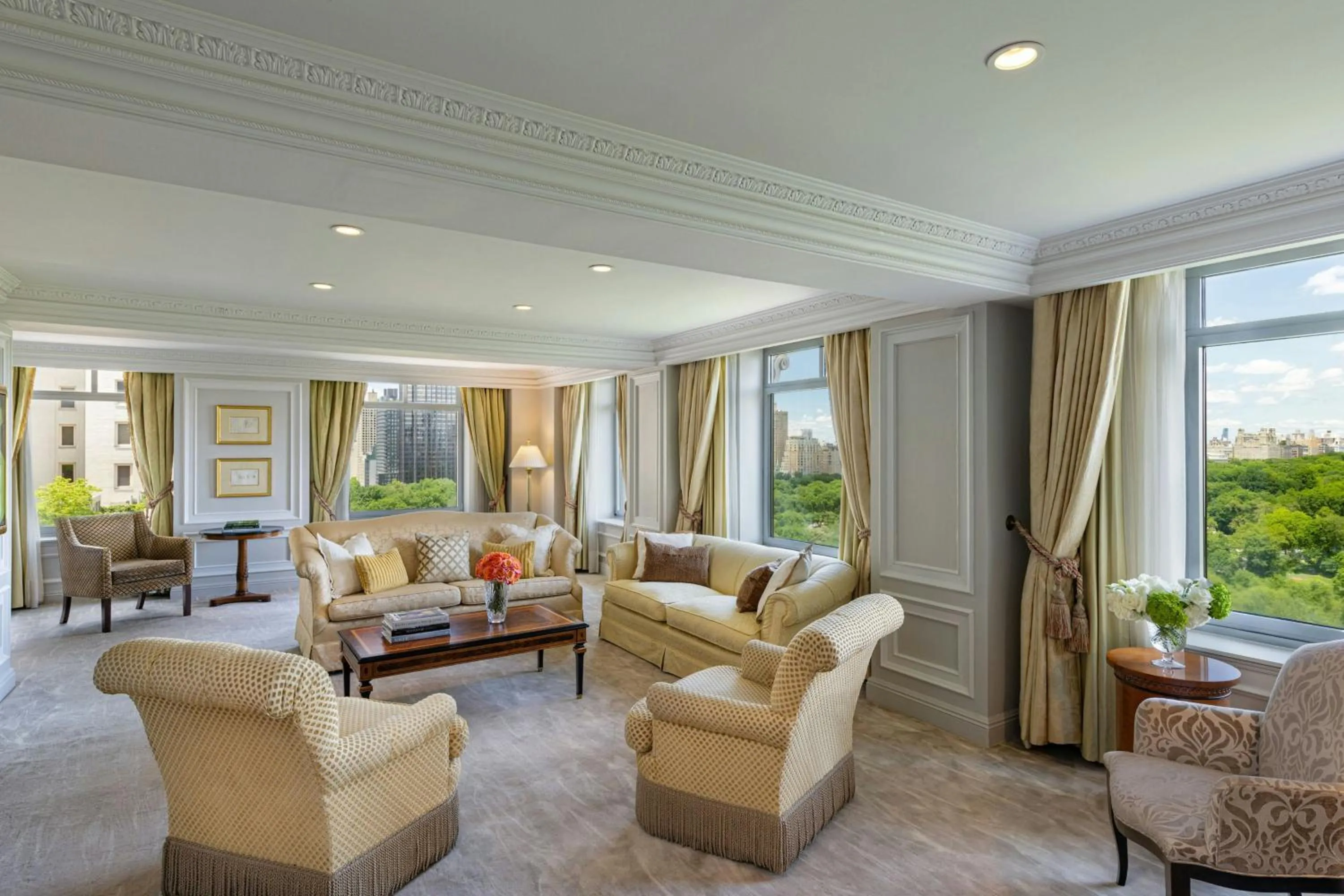 Living room in The Ritz-Carlton New York, Central Park