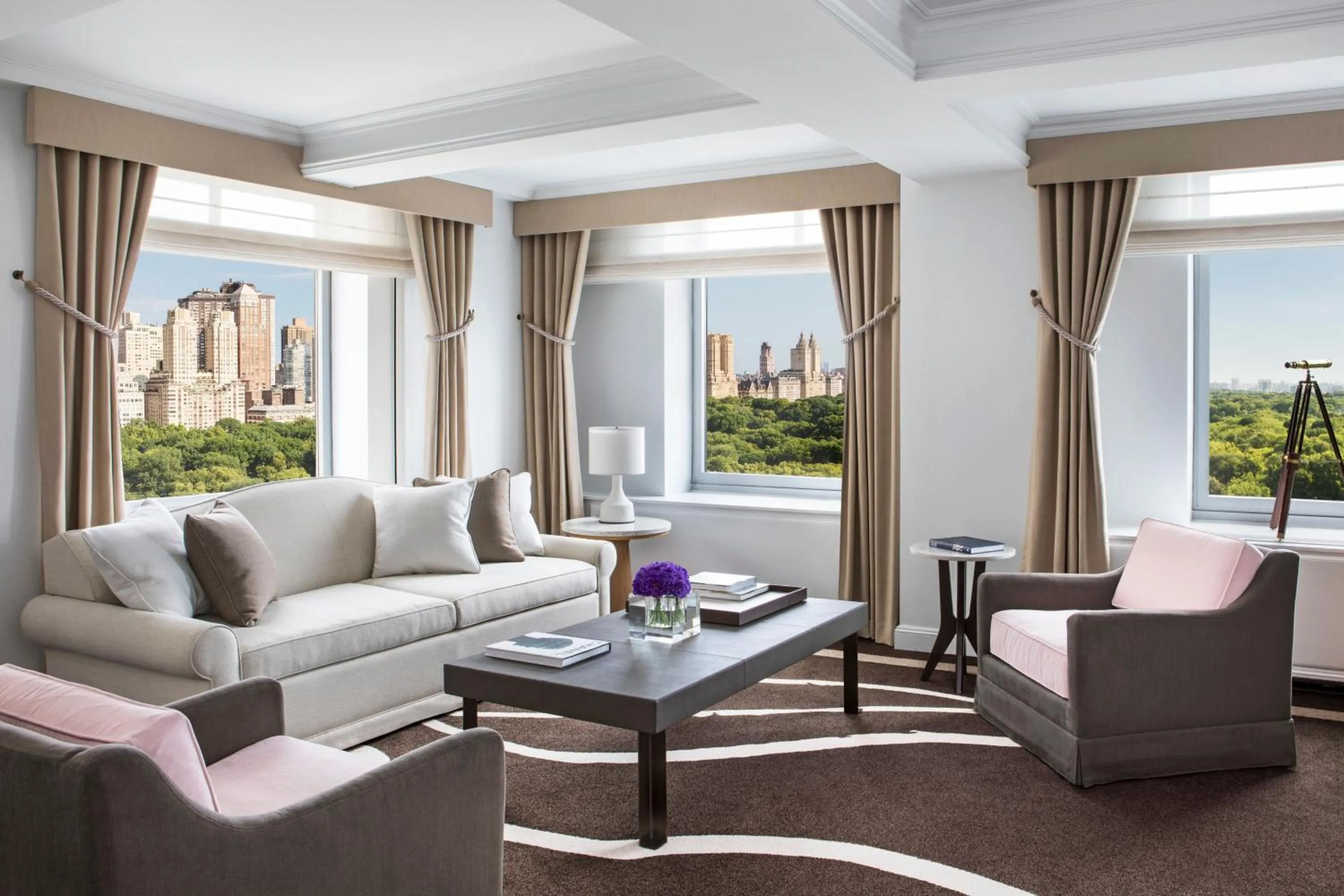 Living room in The Ritz-Carlton New York, Central Park