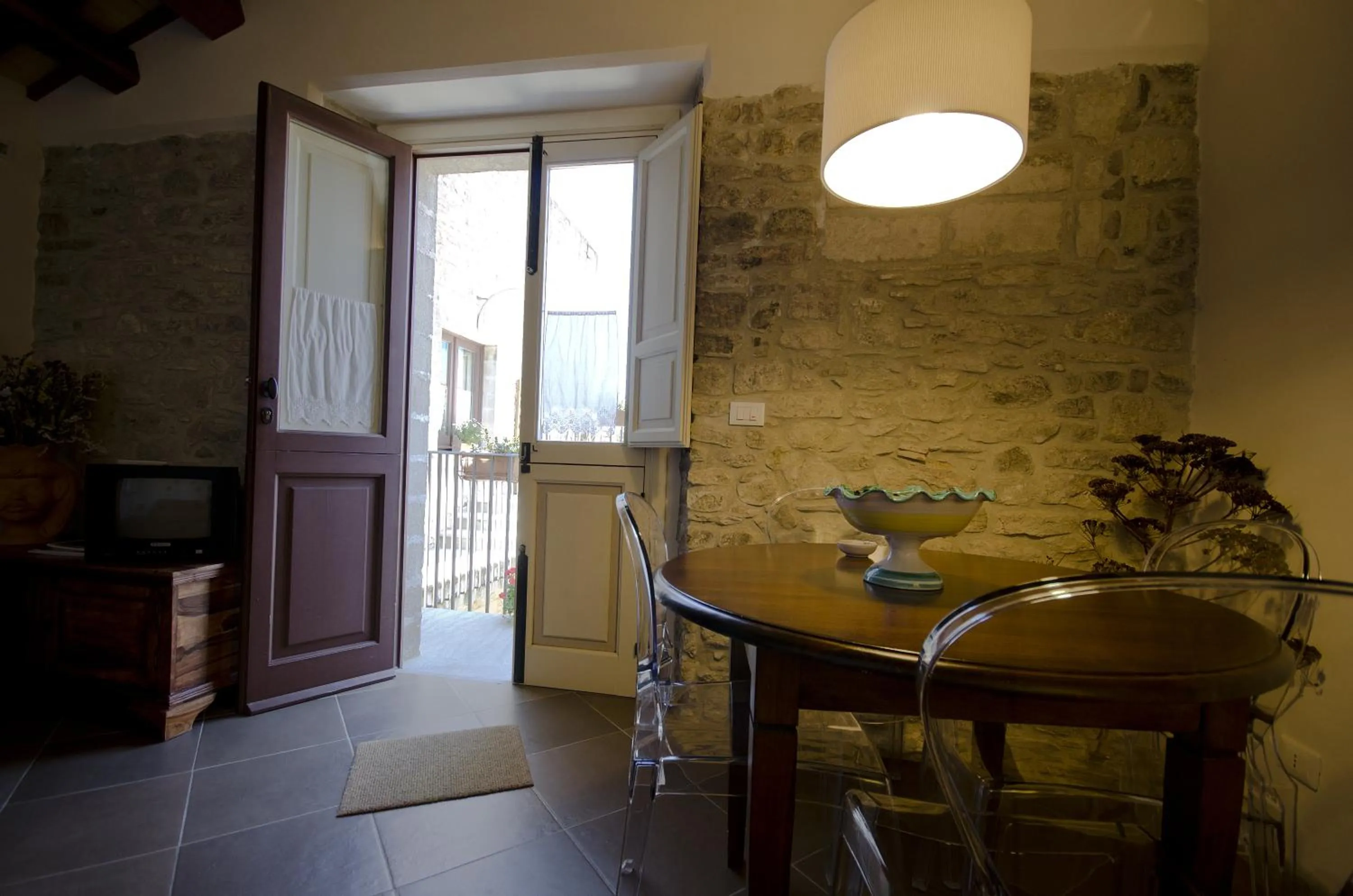 Day in Residence Erice Pietre Antiche