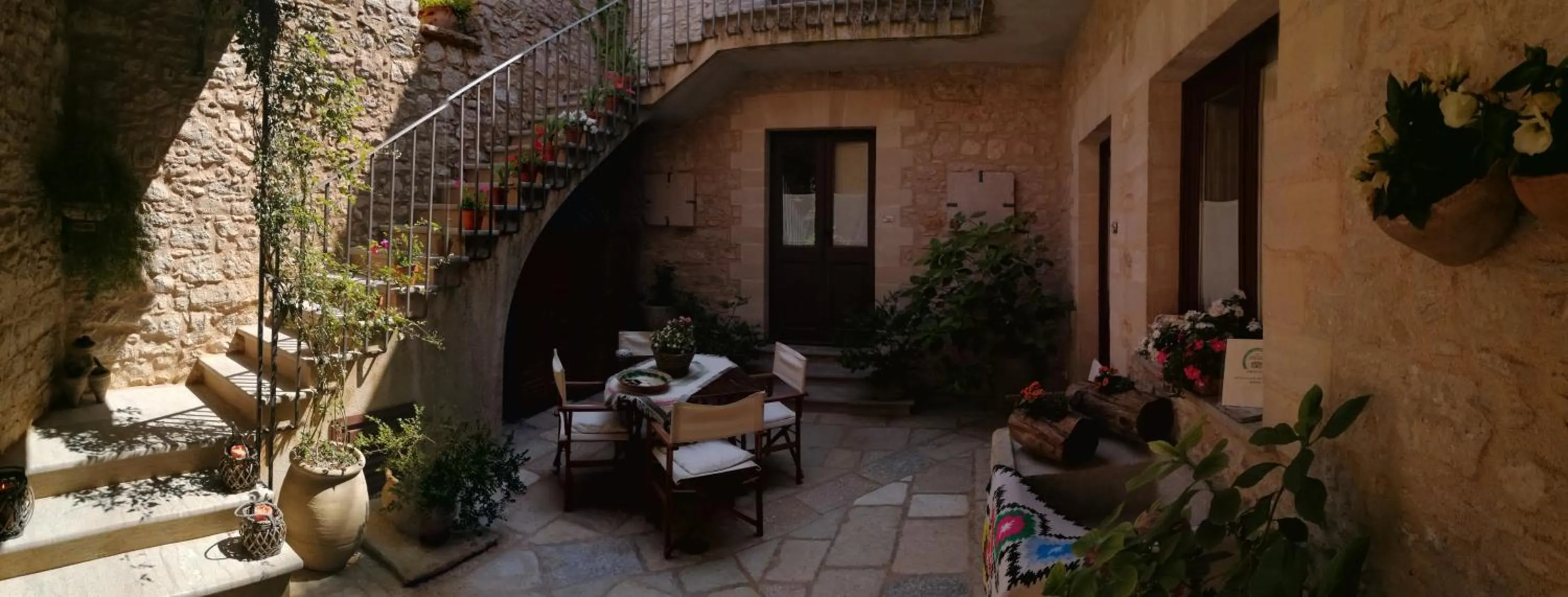 Patio in Residence Erice Pietre Antiche