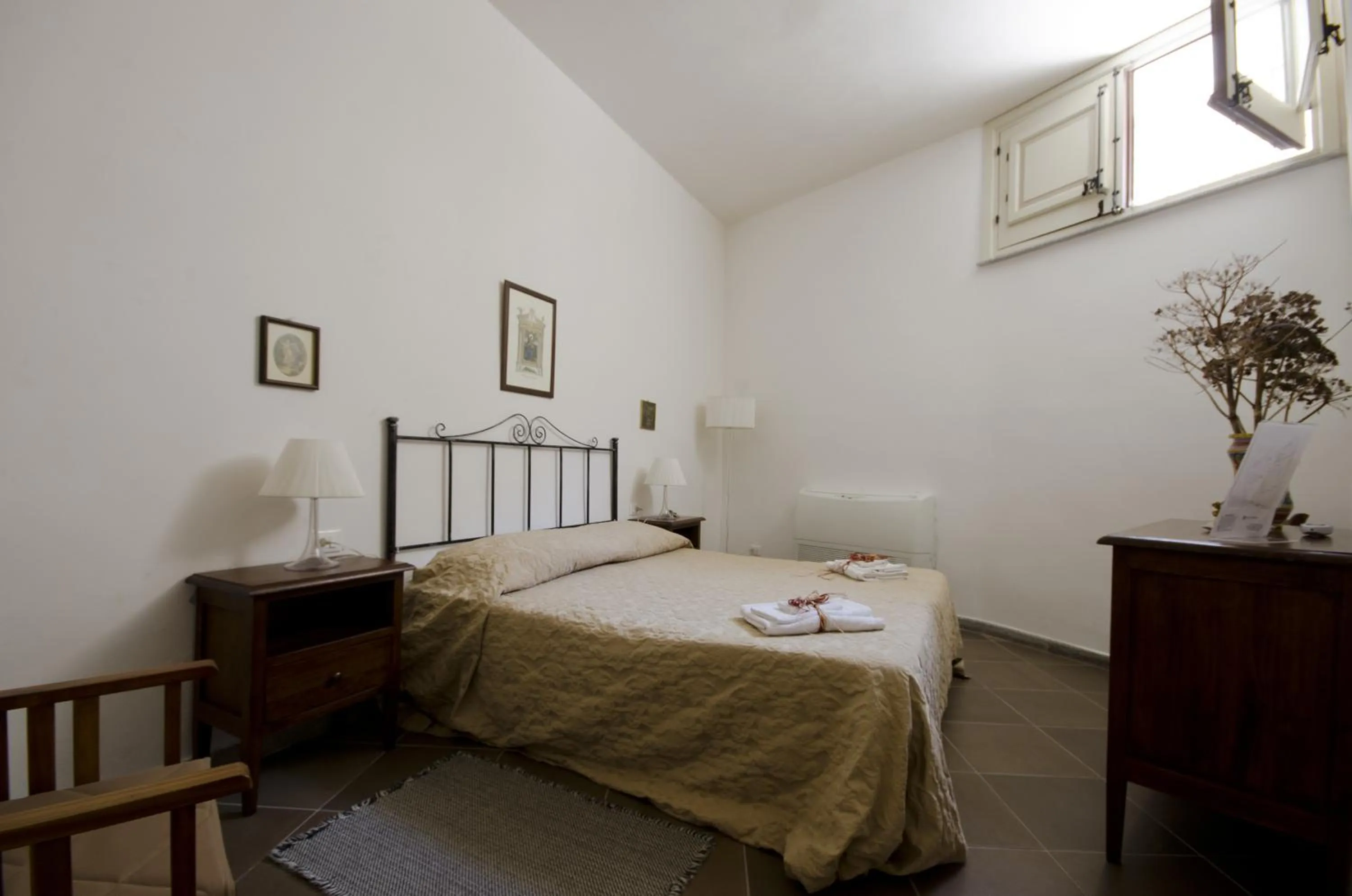 Day, Bed in Residence Erice Pietre Antiche