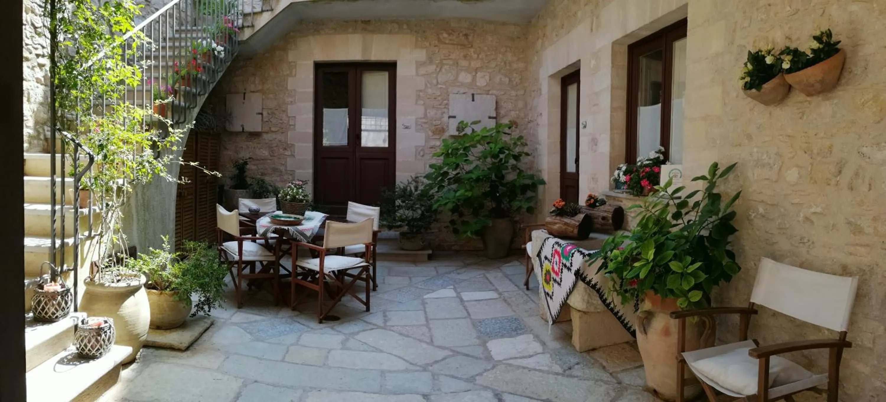 Patio in Residence Erice Pietre Antiche
