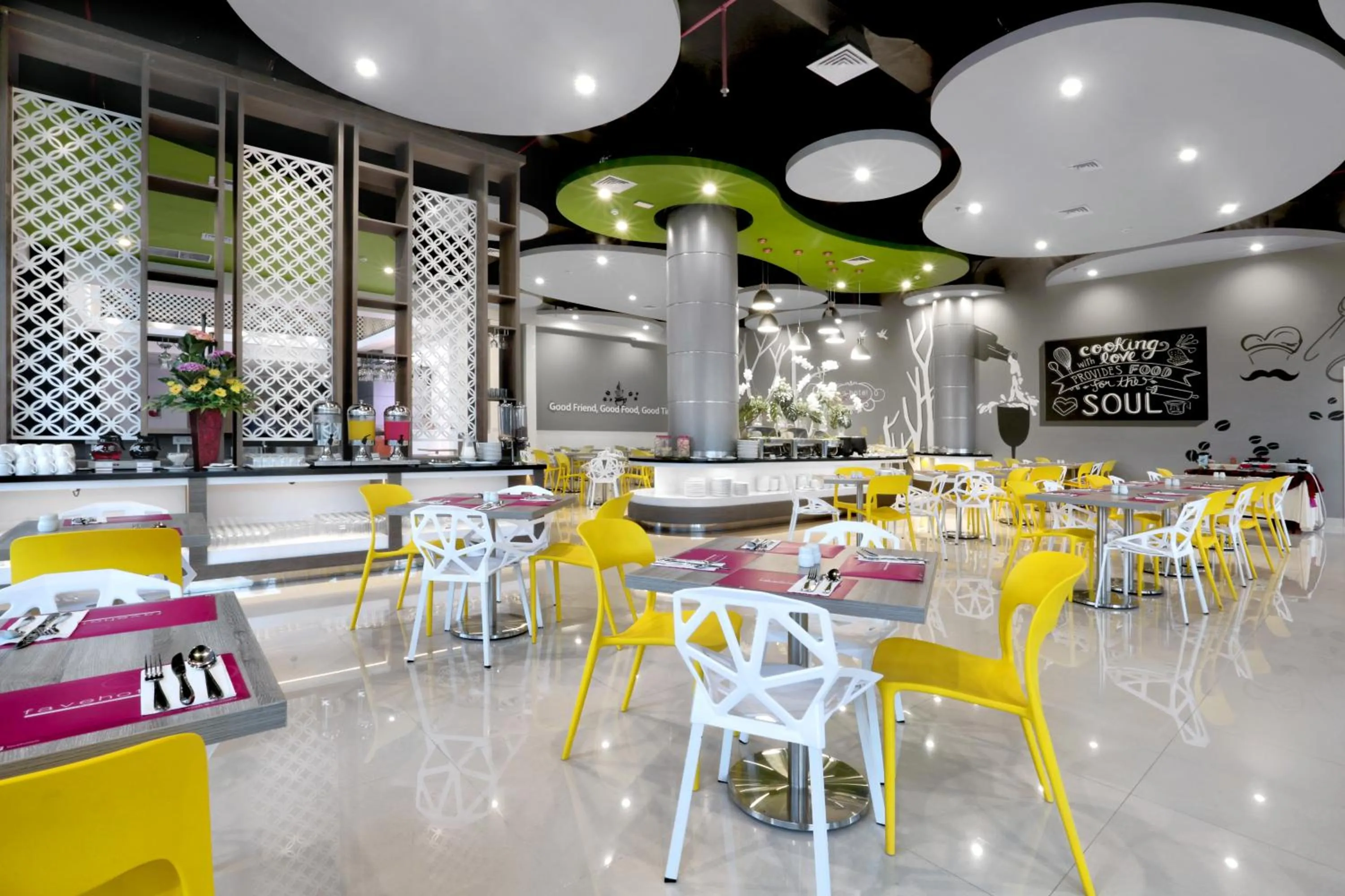 Restaurant/places to eat in favehotel Tuban