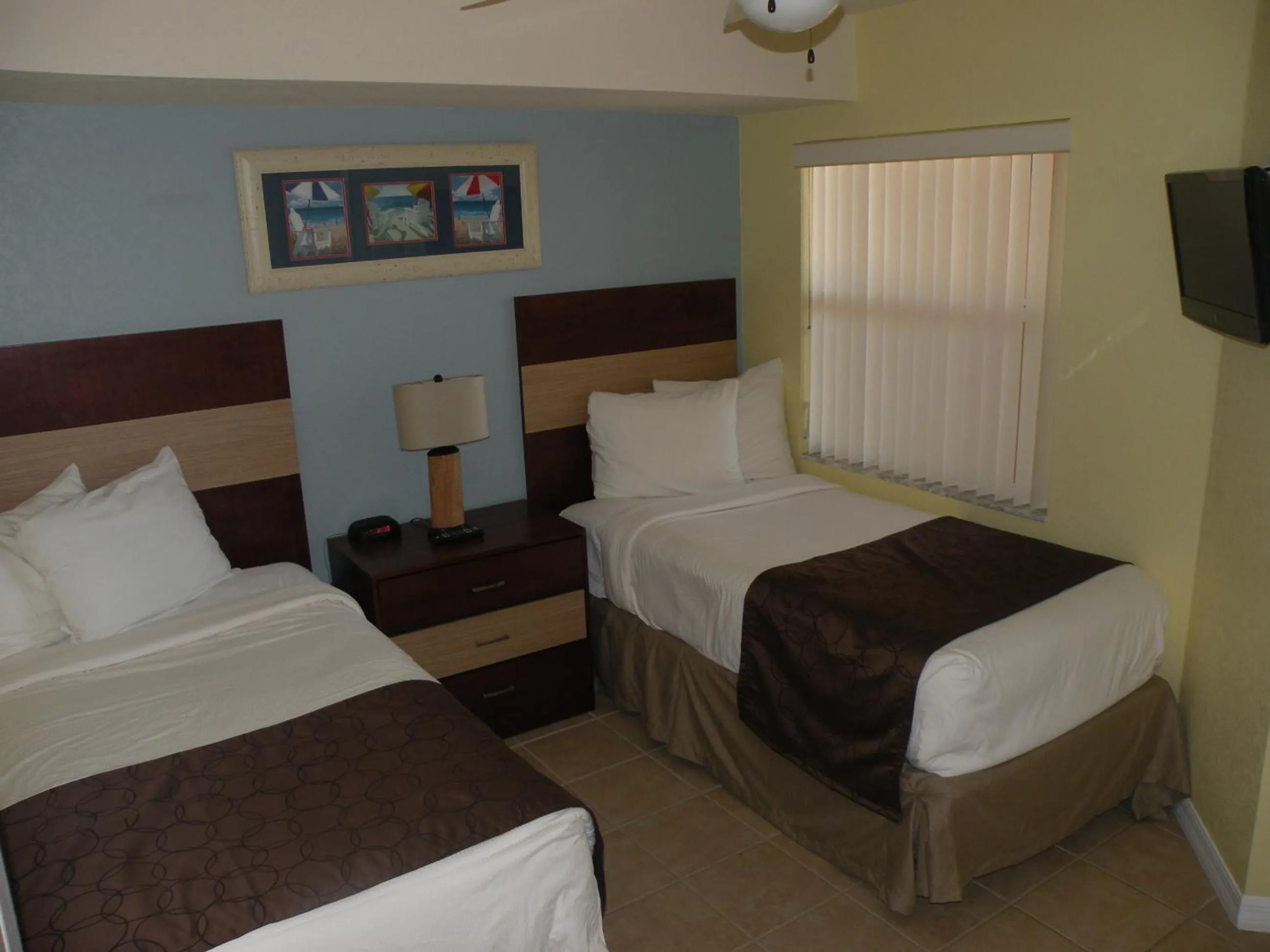 Photo of the whole room, Bed in Surf Beach Treasure Island Resort