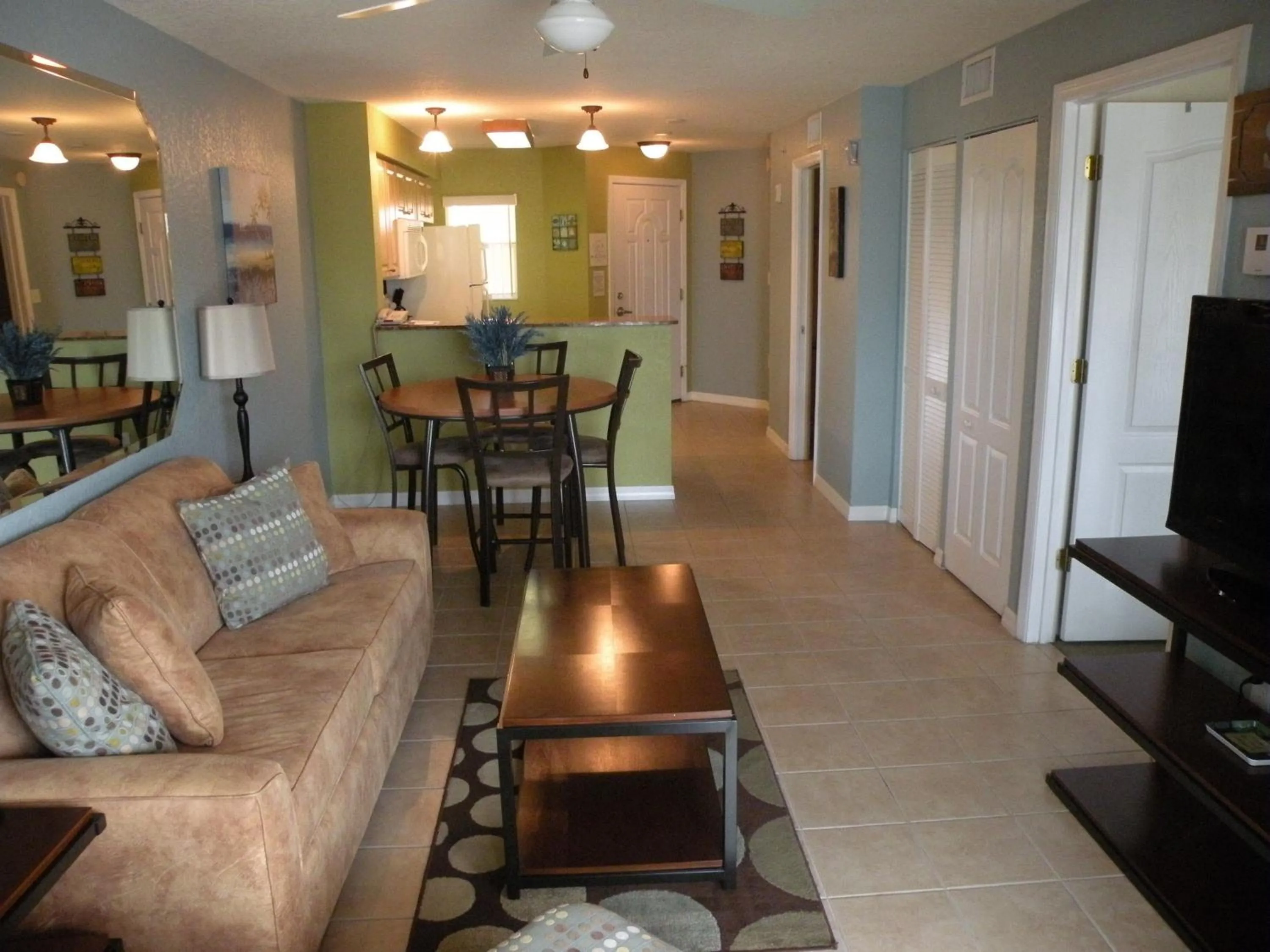 Living room in Surf Beach Treasure Island Resort